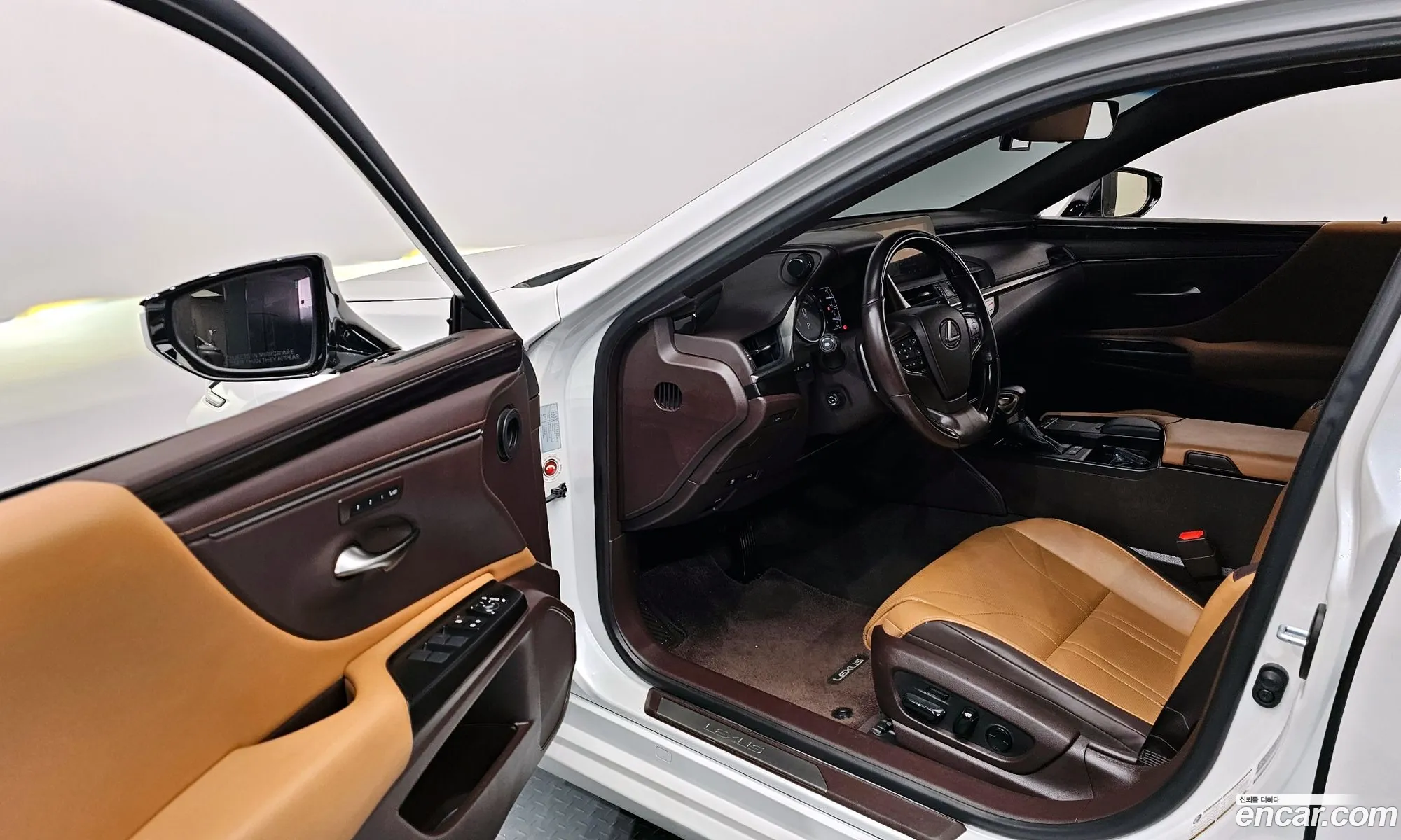 Lexus ES300h 7th Gen 2020 — 14