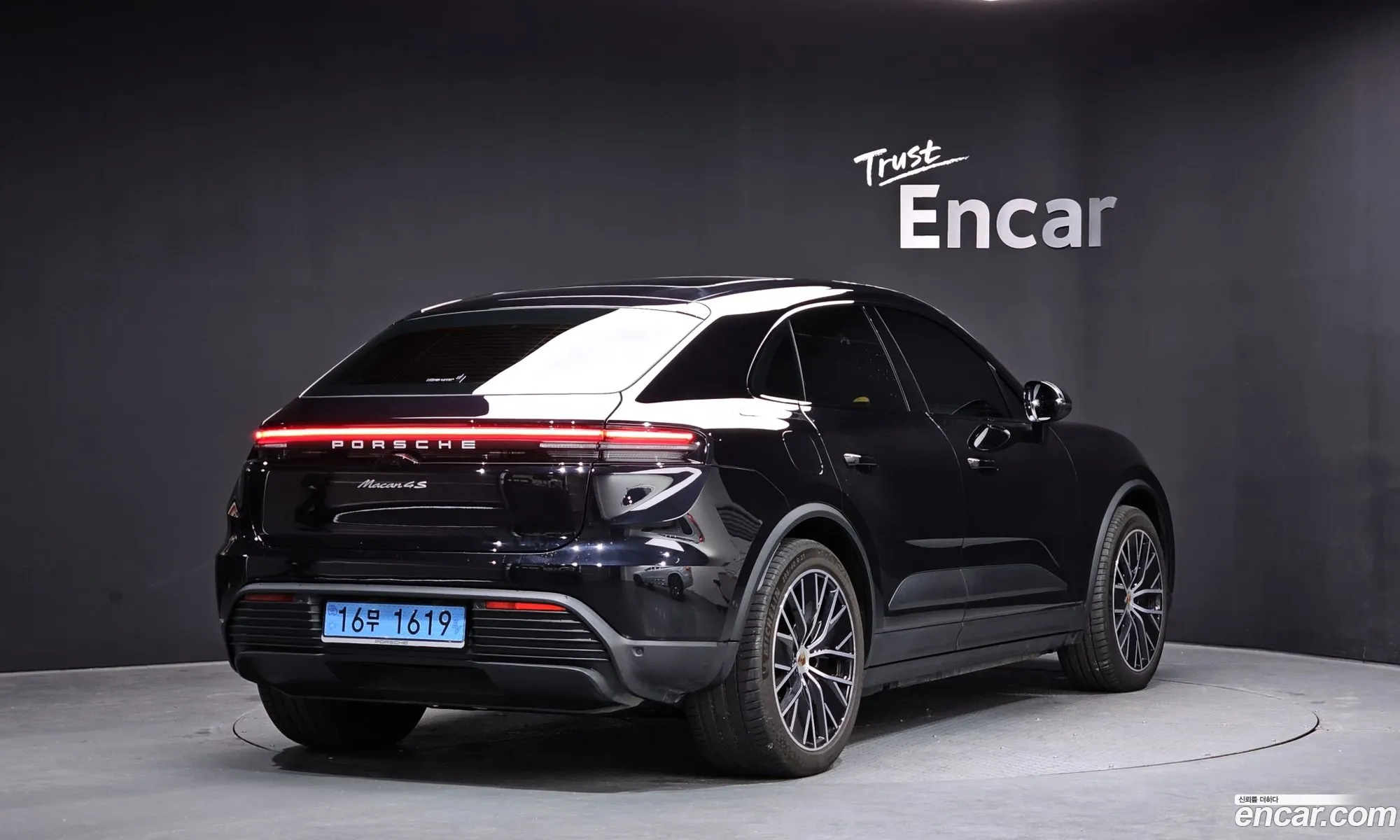 Porsche Macan EV 2025 — 16