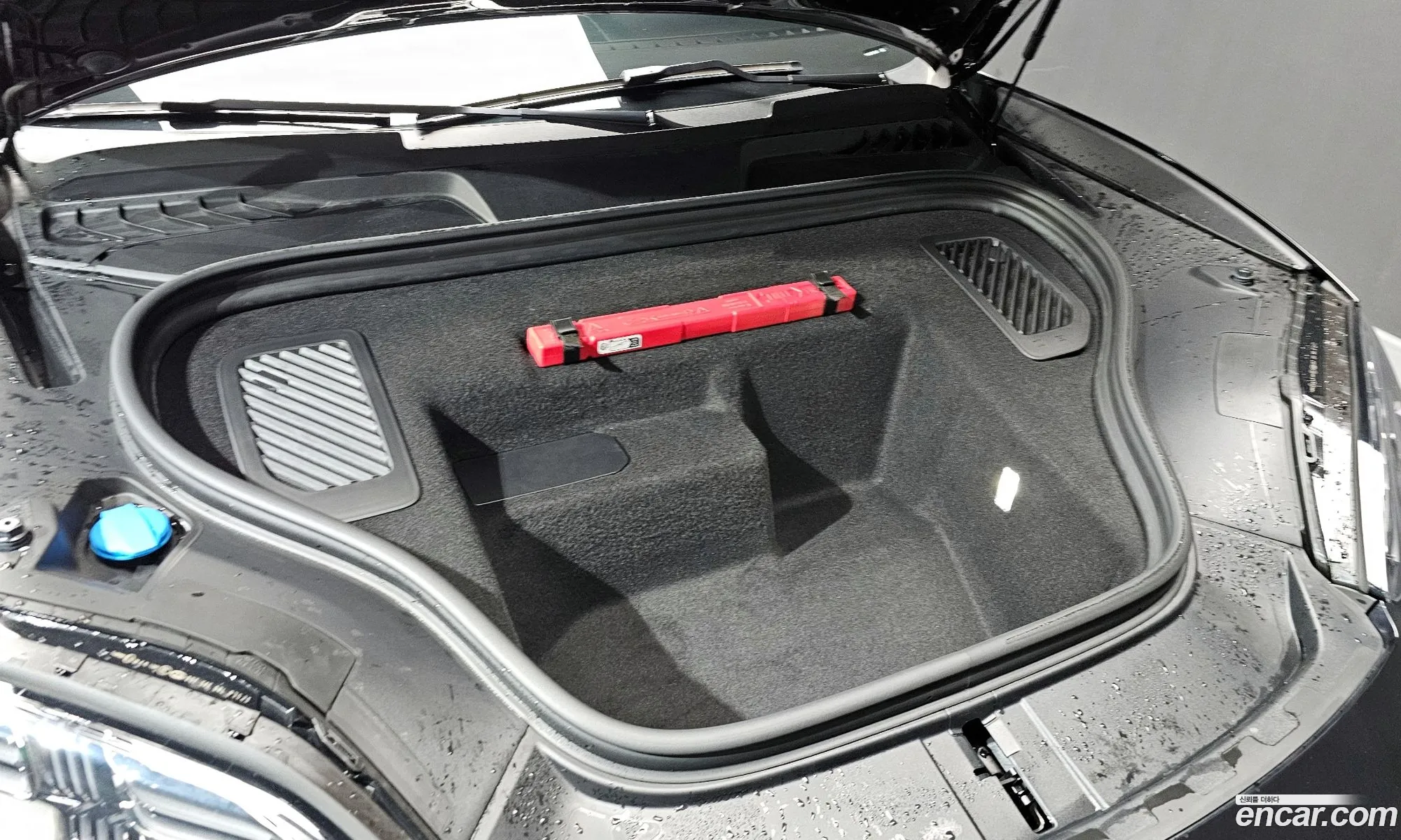 Porsche Macan EV 2025 — 6