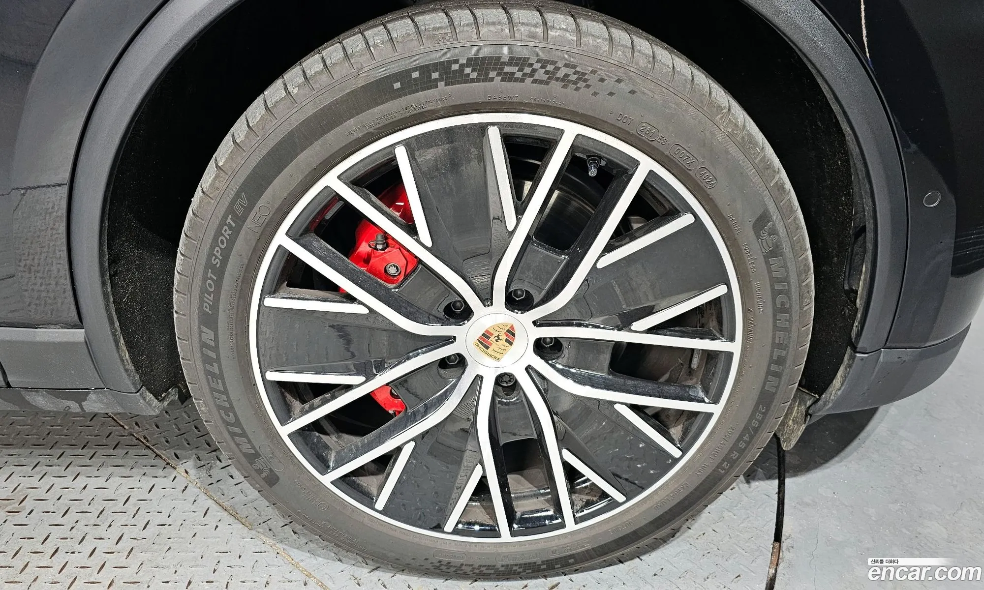 Porsche Macan EV 2025 — 4