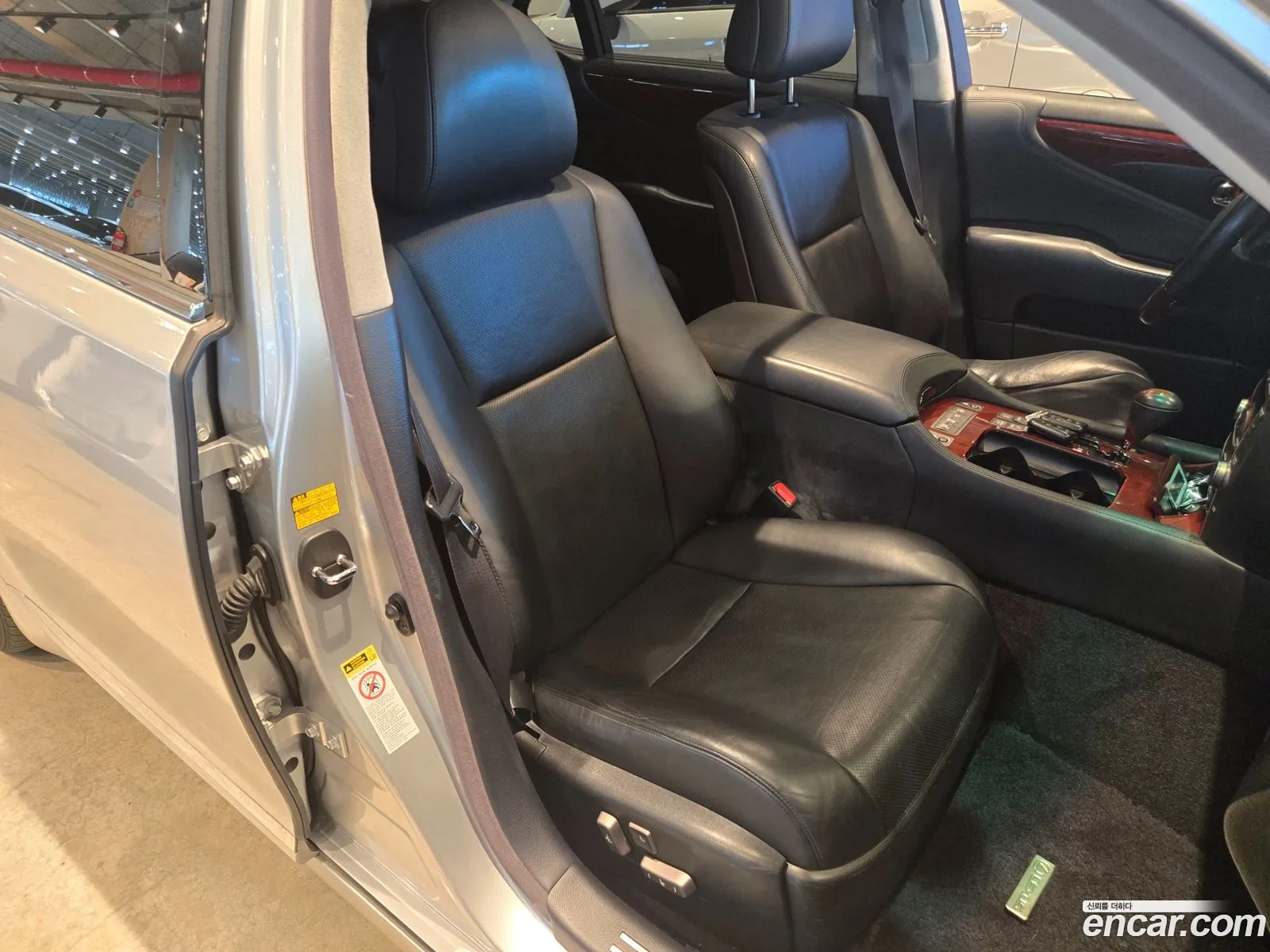 Lexus LS460L 2009 — 16
