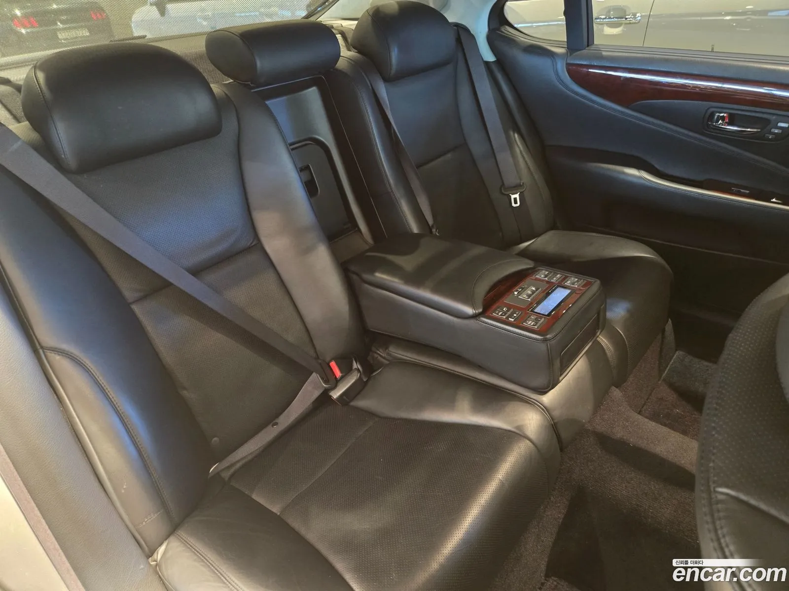 Lexus LS460L 2009 — 12