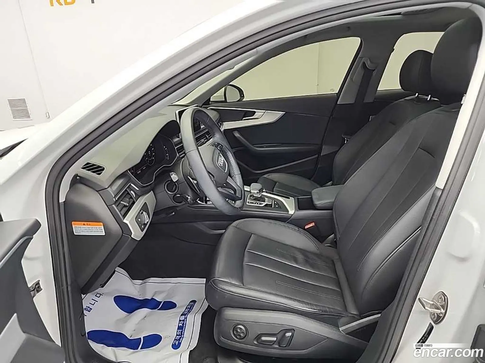 Audi A4 2018 — 19