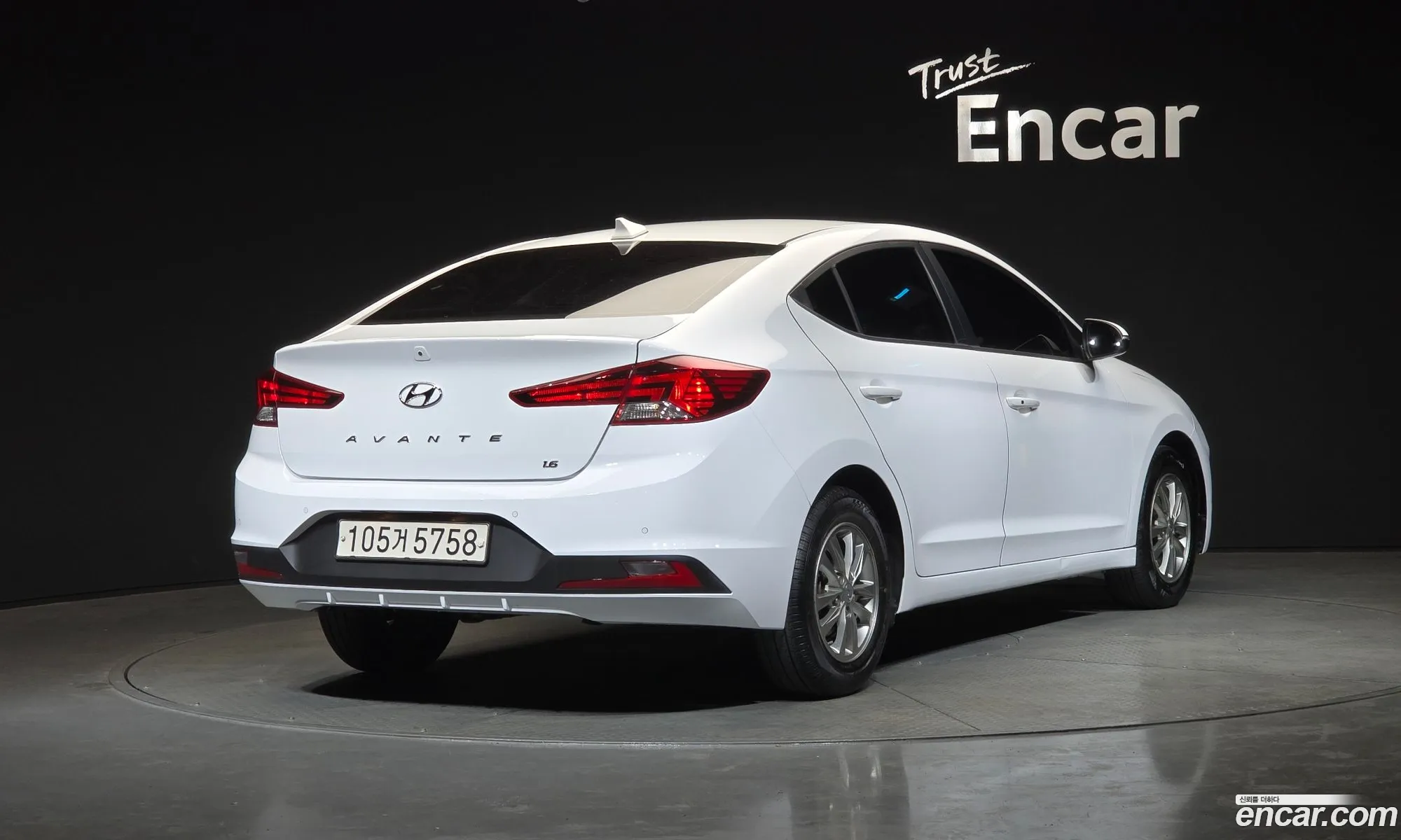 Hyundai Elantra AD 2020 — 8