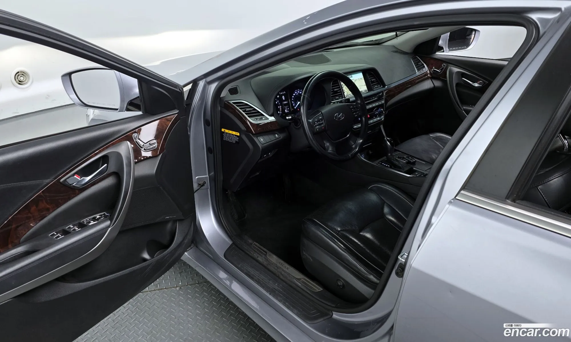 Hyundai Aslan 2015 — 16