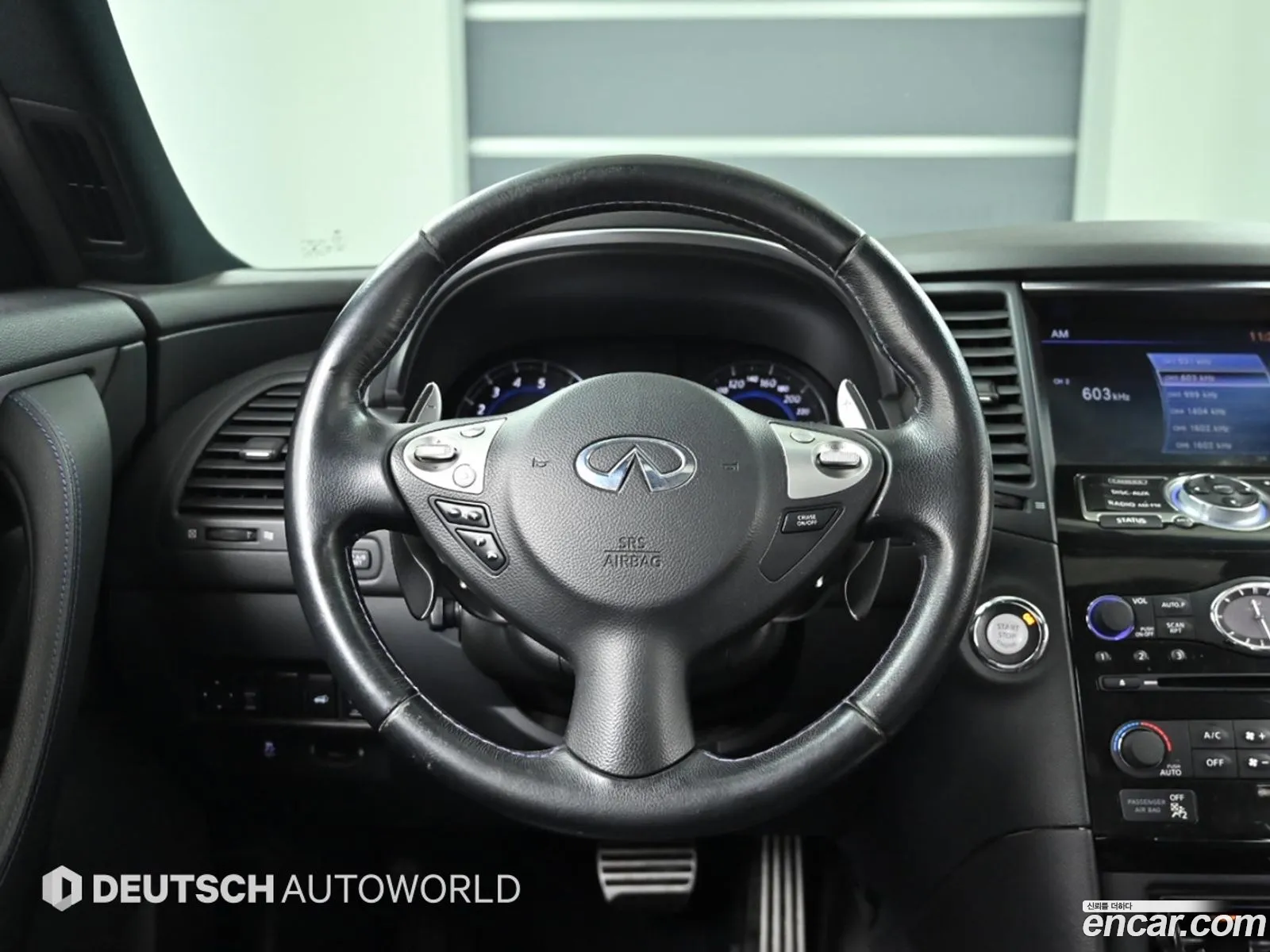 Infiniti QX70 2017 — 16