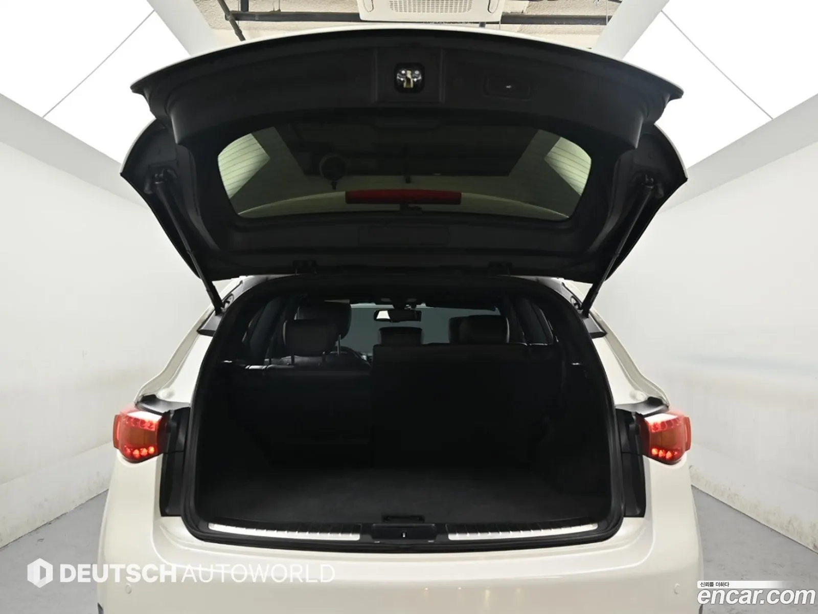 Infiniti QX70 2017 — 19