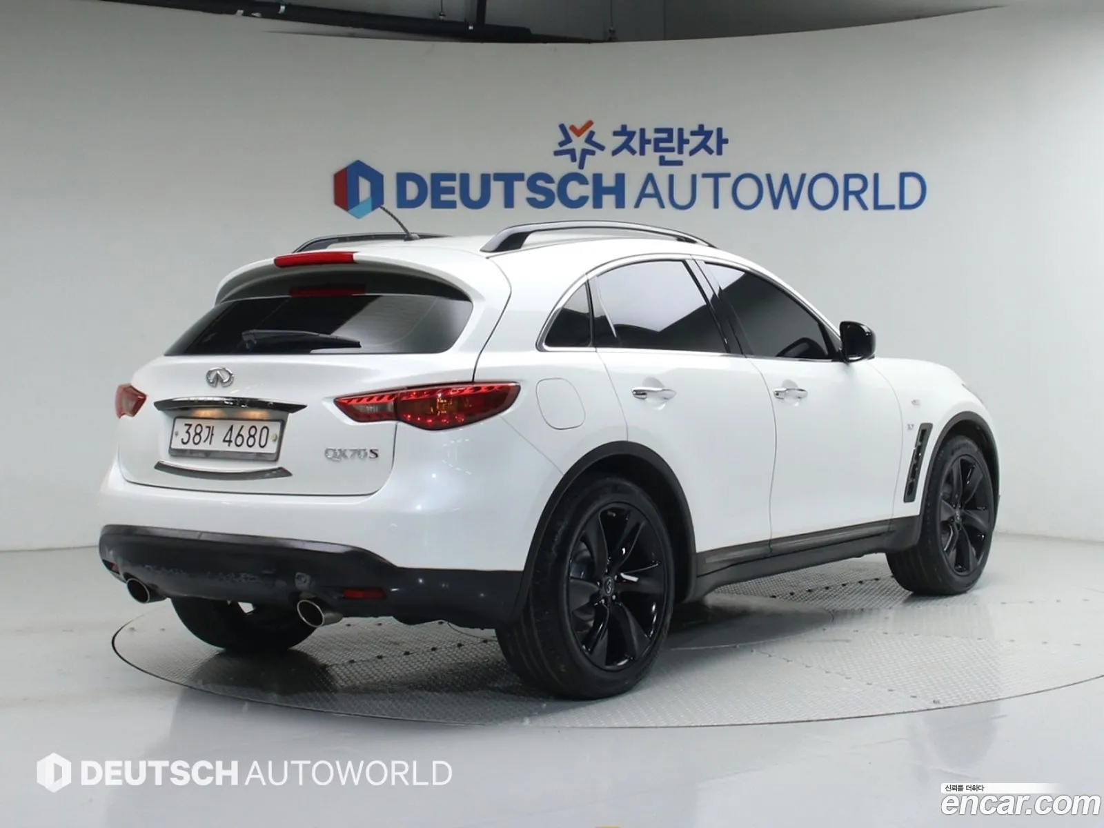 Infiniti QX70 2017 — 10
