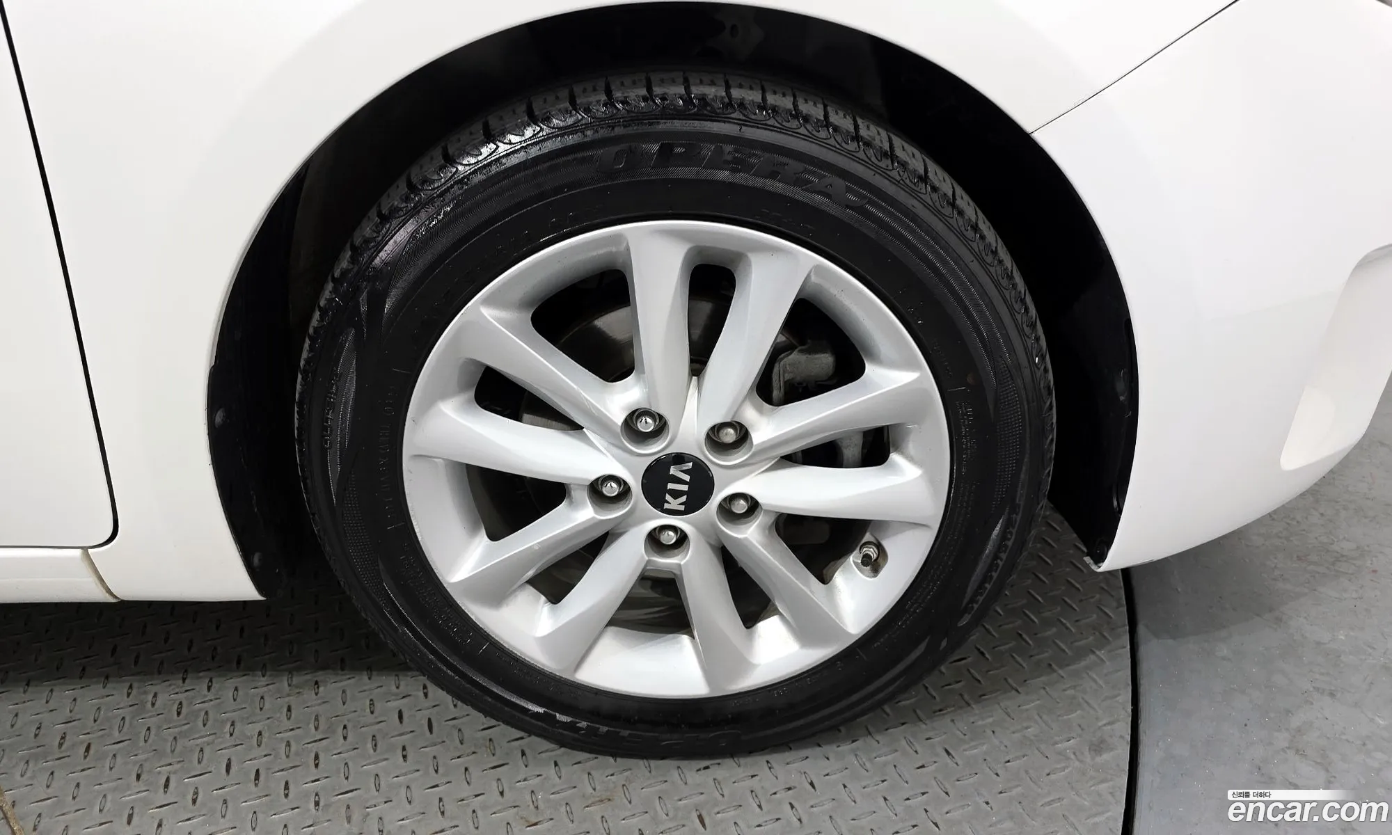 Kia K3 2016 — 17