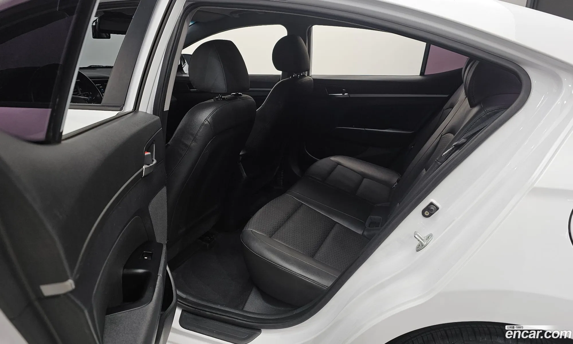 Hyundai Elantra AD 2019 — 14
