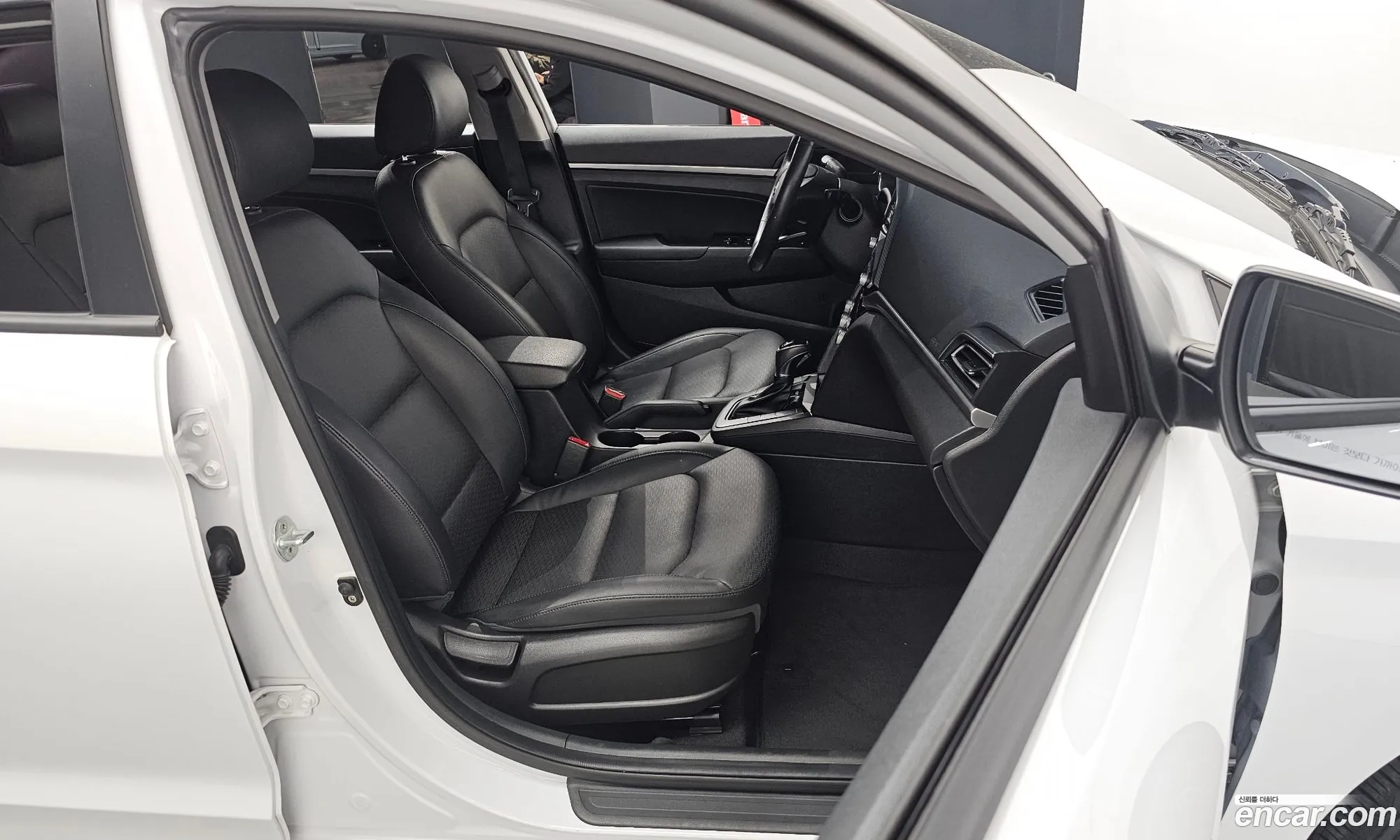 Hyundai Elantra AD 2019 — 10