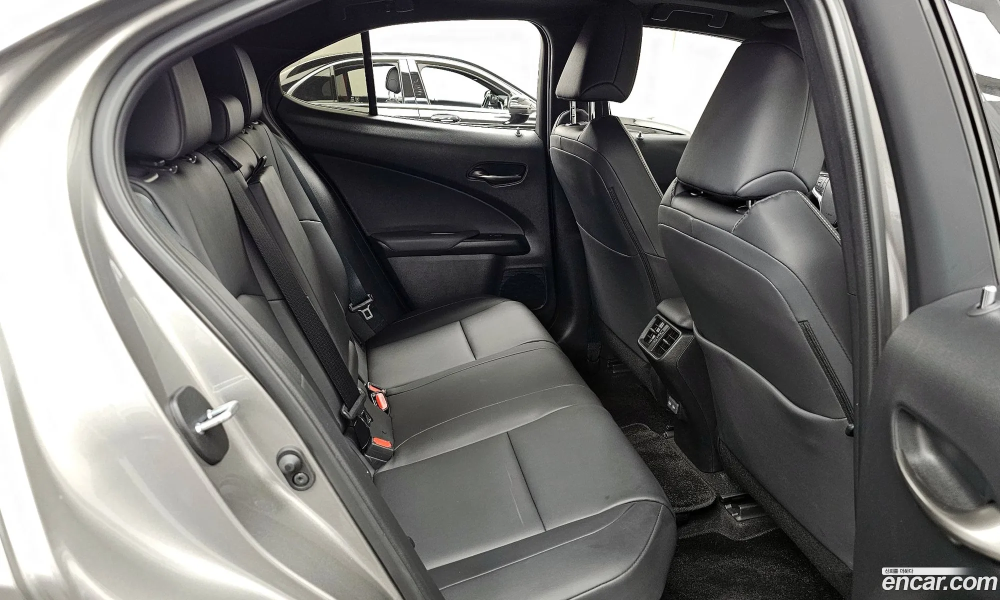 Lexus UX300h 2025 JTHYBJAH9S2020583 — 5