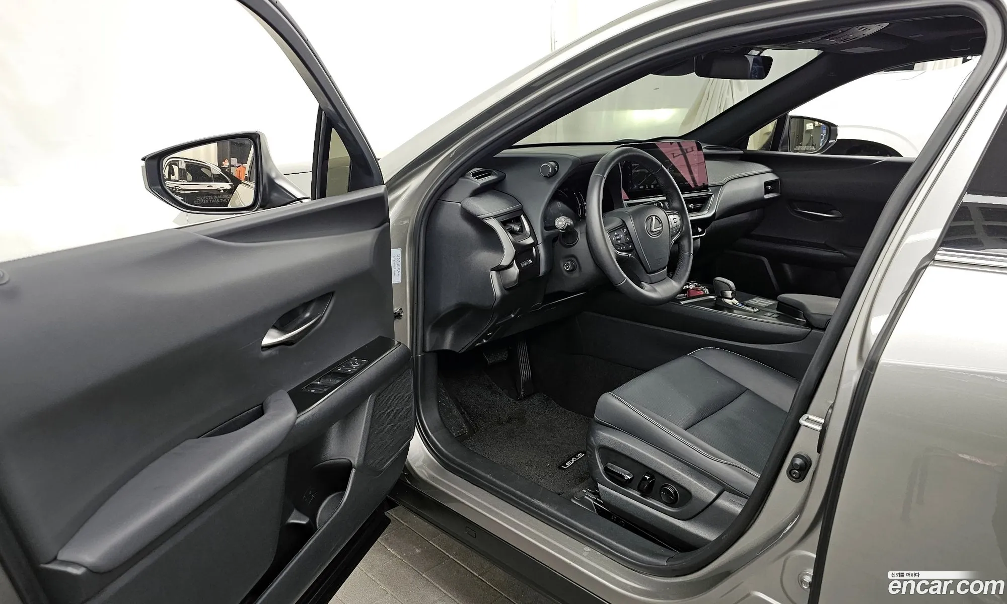 Lexus UX300h 2025 JTHYBJAH9S2020583 — 15