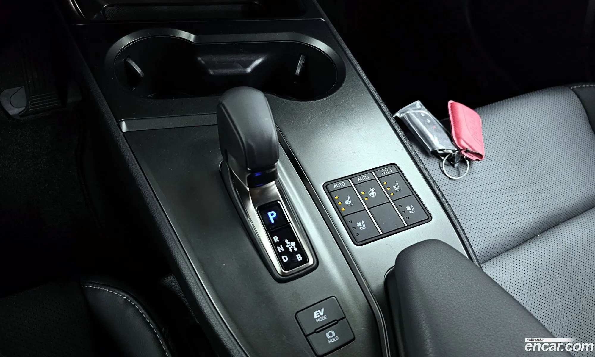 Lexus UX300h 2025 JTHYBJAH9S2020583 — 2