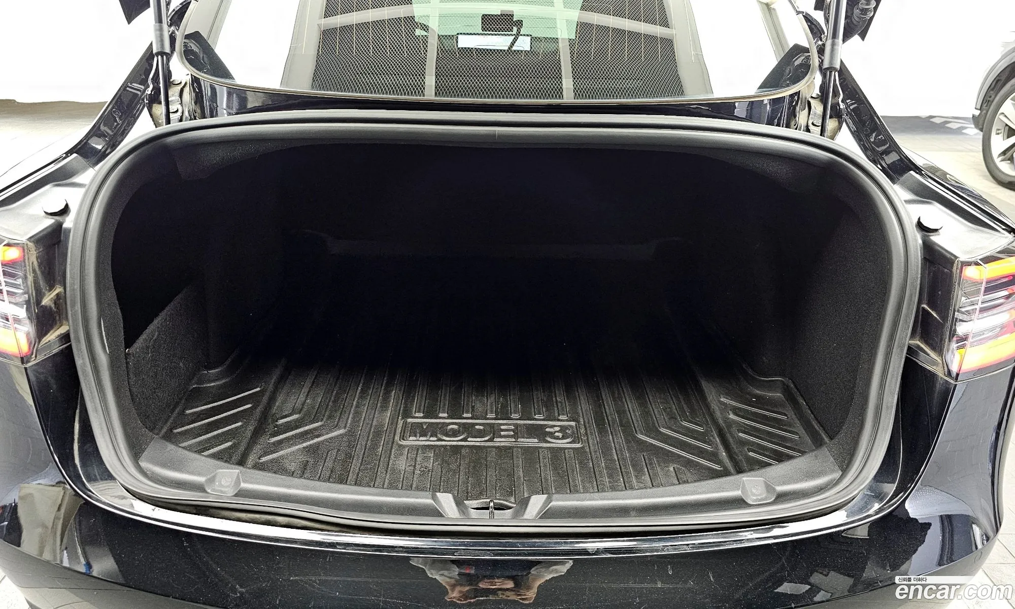 Tesla Model 3 2020 — 16