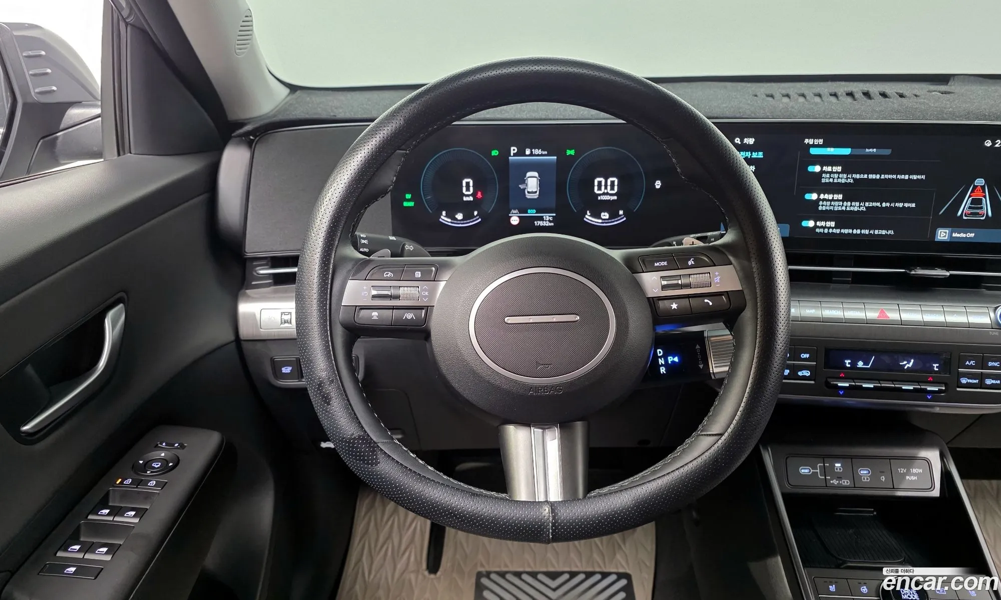 Hyundai Kona Hybrid 2023 — 17