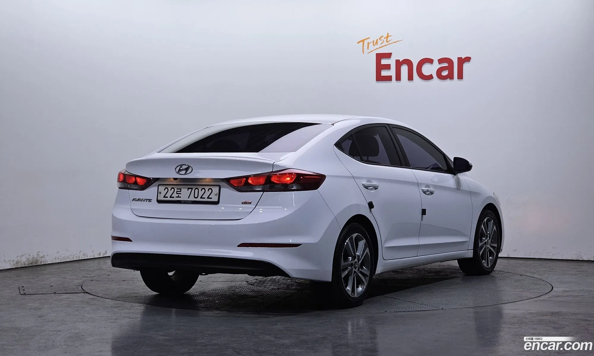Hyundai Elantra AD 2017 — 16