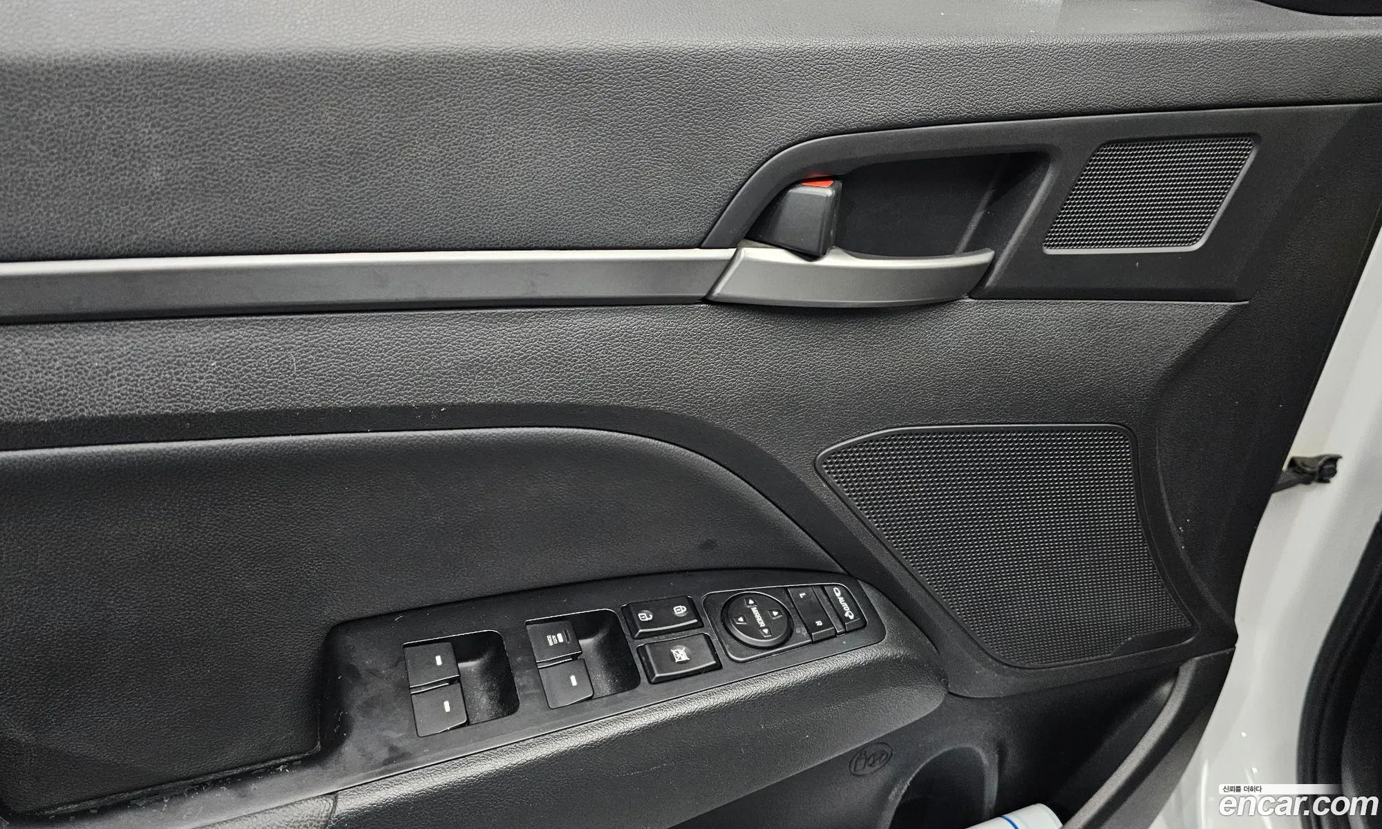Hyundai Elantra AD 2017 — 12