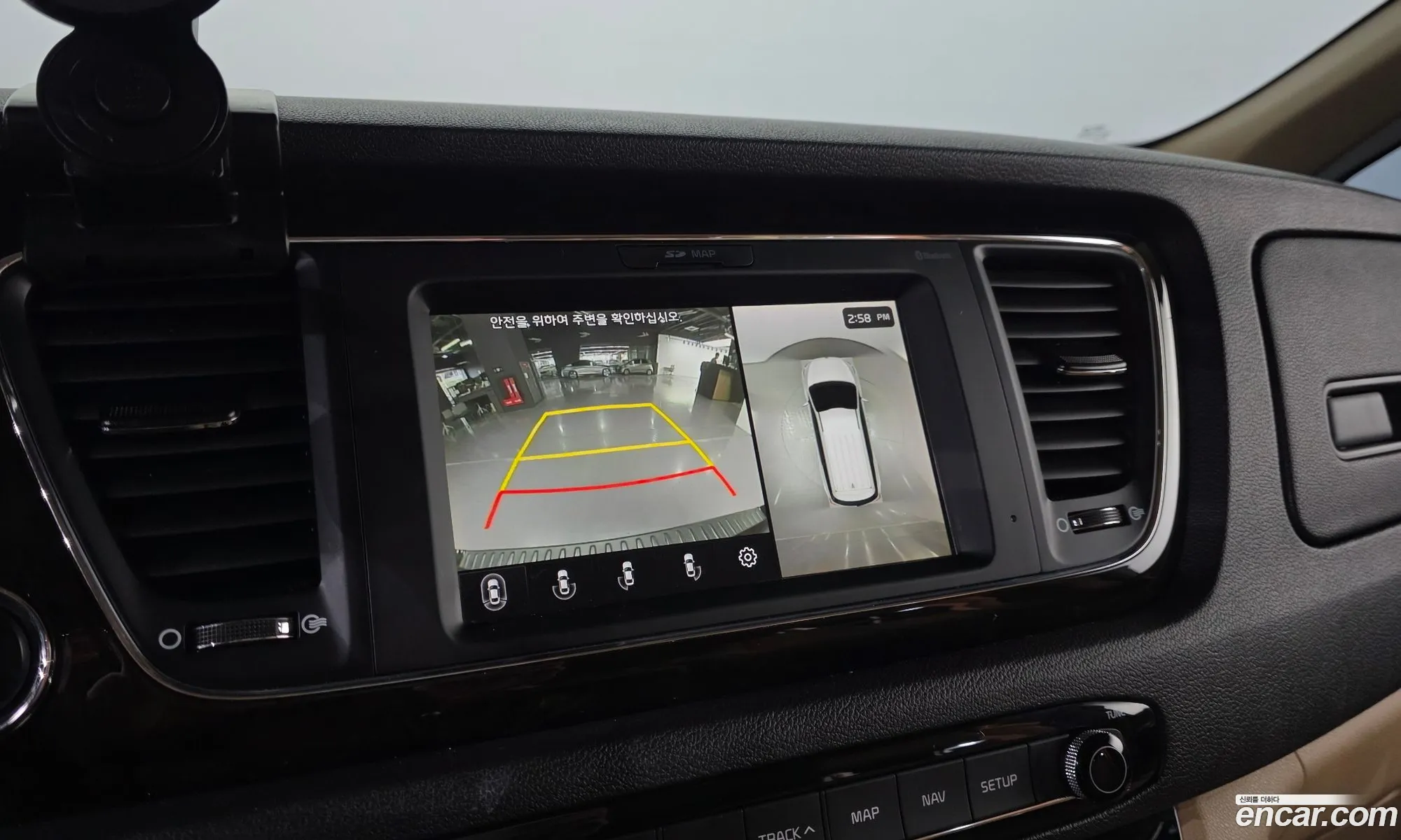 Kia Carnival 2019 — 17