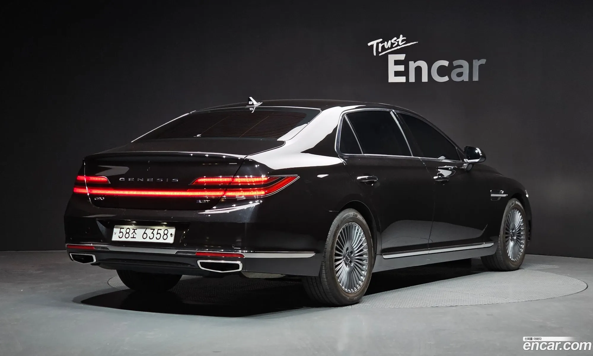 Genesis G90 2019 KMHG141ABKU057084 — 3