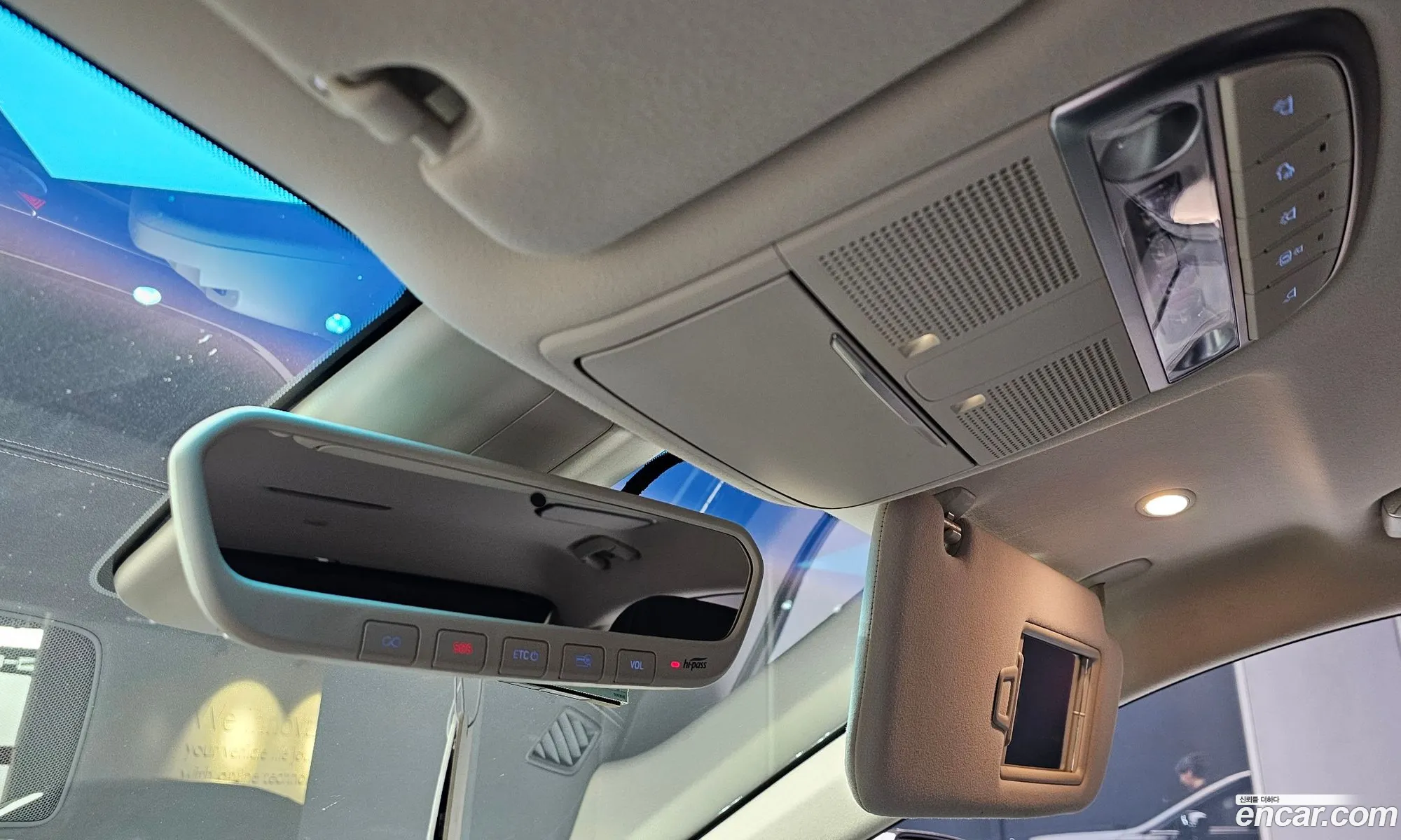 Genesis G90 2019 KMHG141ABKU057084 — 4