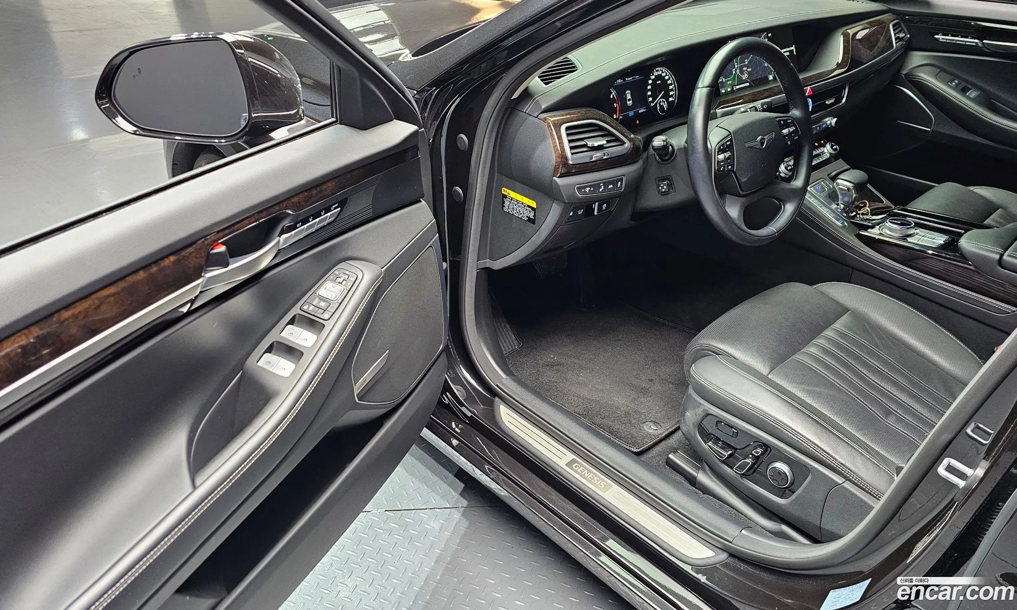Genesis G90 2019 KMHG141ABKU057084 — 19