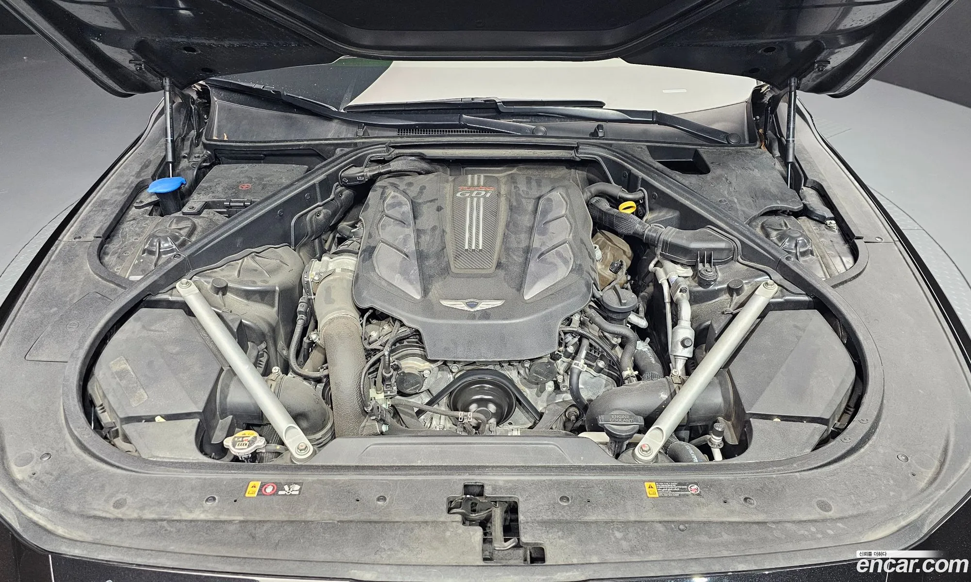 Genesis G90 2019 KMHG141ABKU057084 — 6