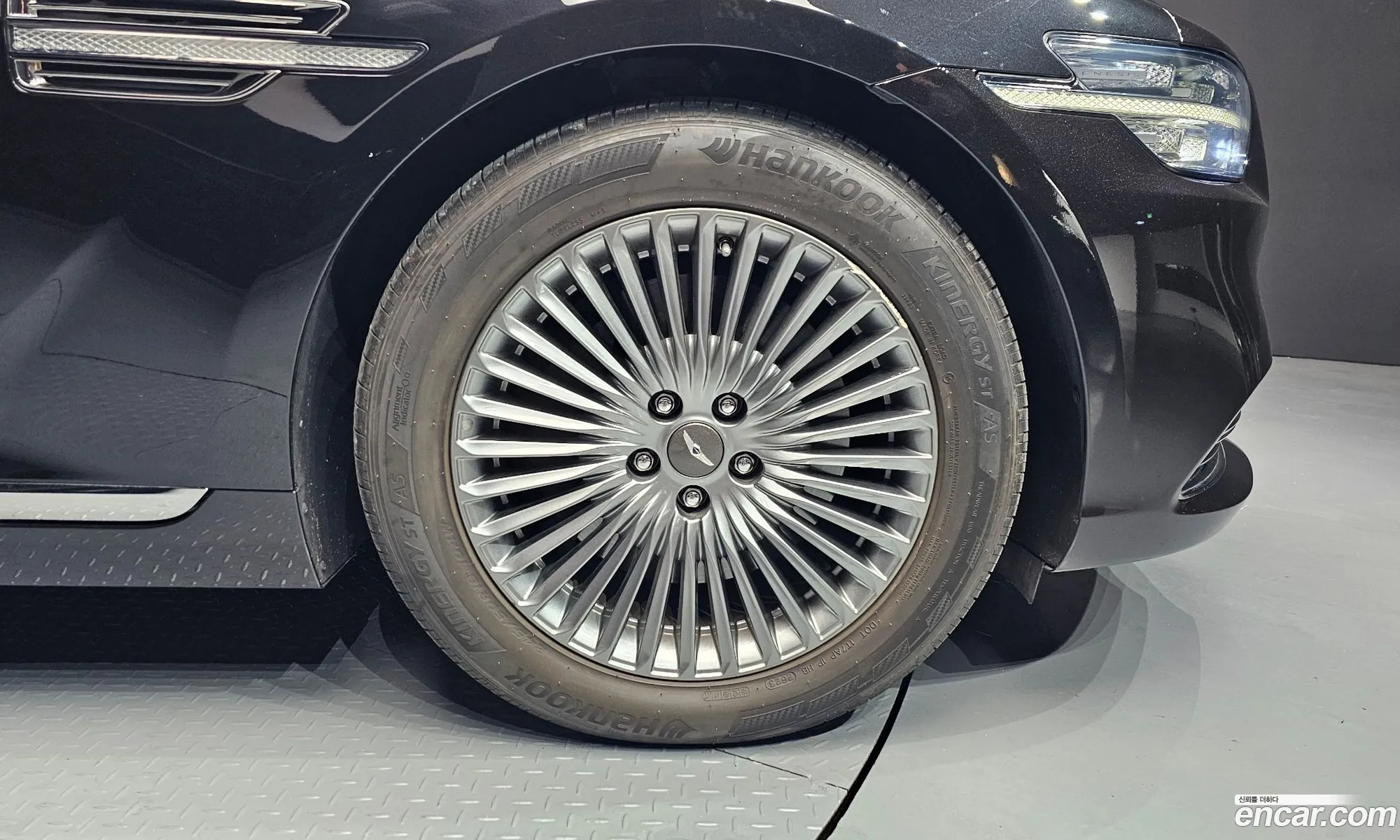 Genesis G90 2019 KMHG141ABKU057084 — 7