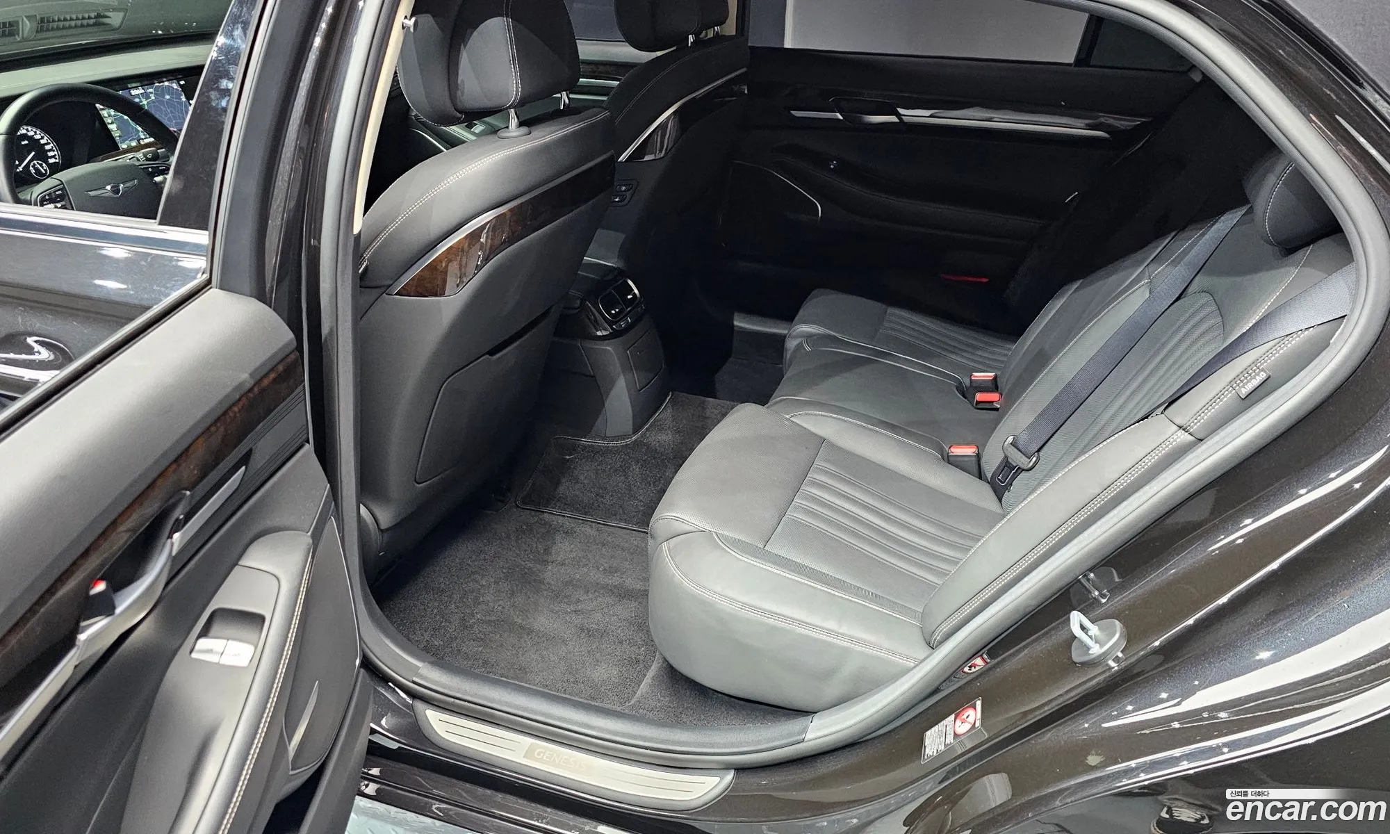 Genesis G90 2019 KMHG141ABKU057084 — 18