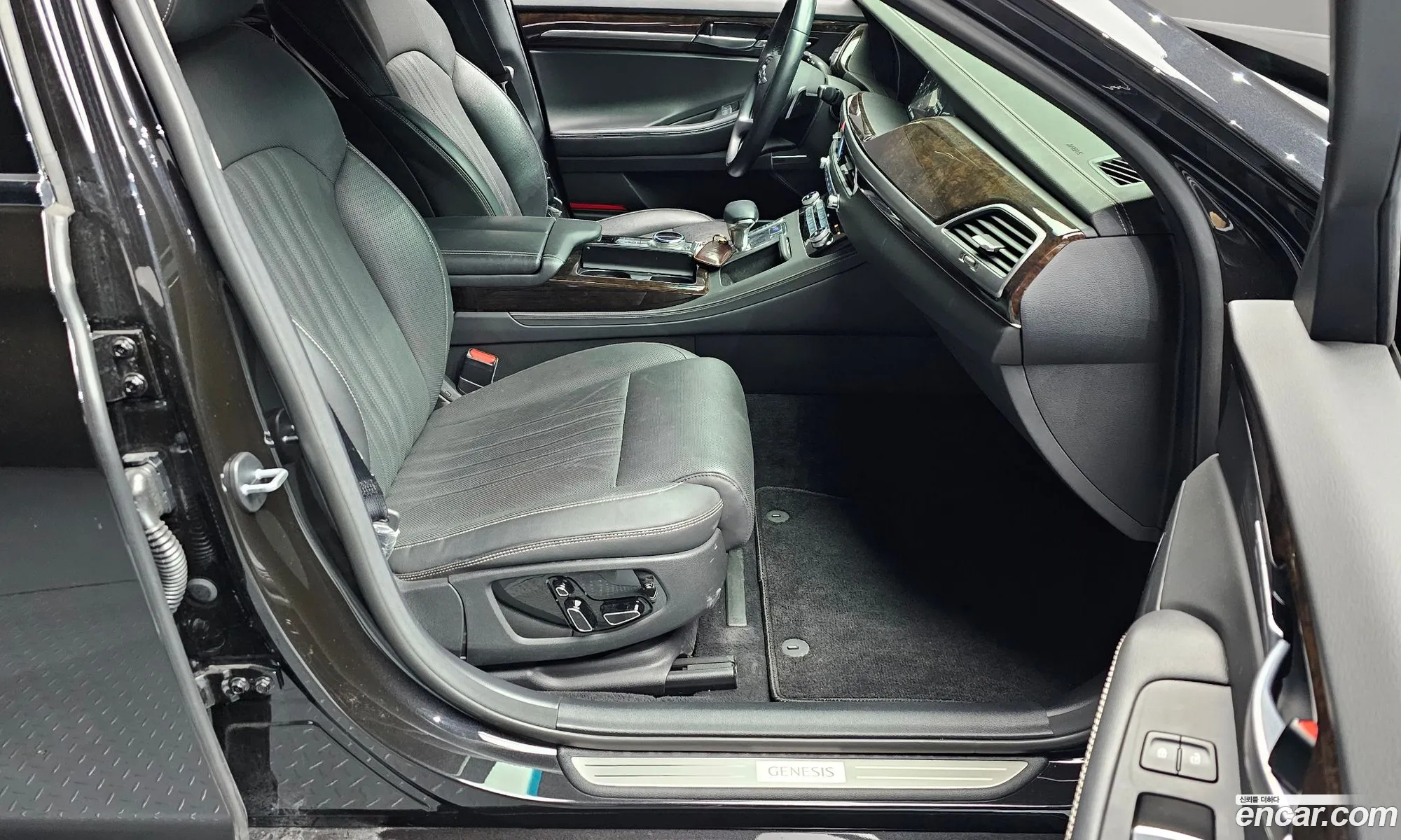 Genesis G90 2019 KMHG141ABKU057084 — 17