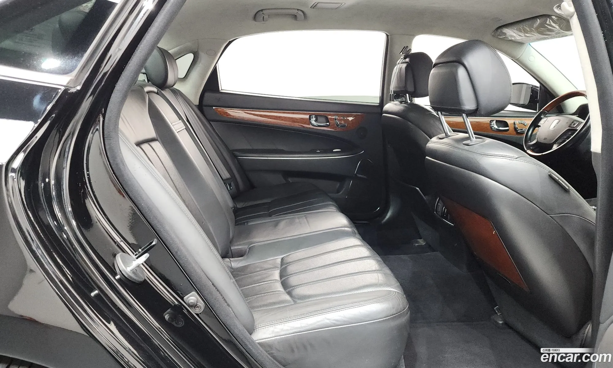 Hyundai Equus 2009 — 19