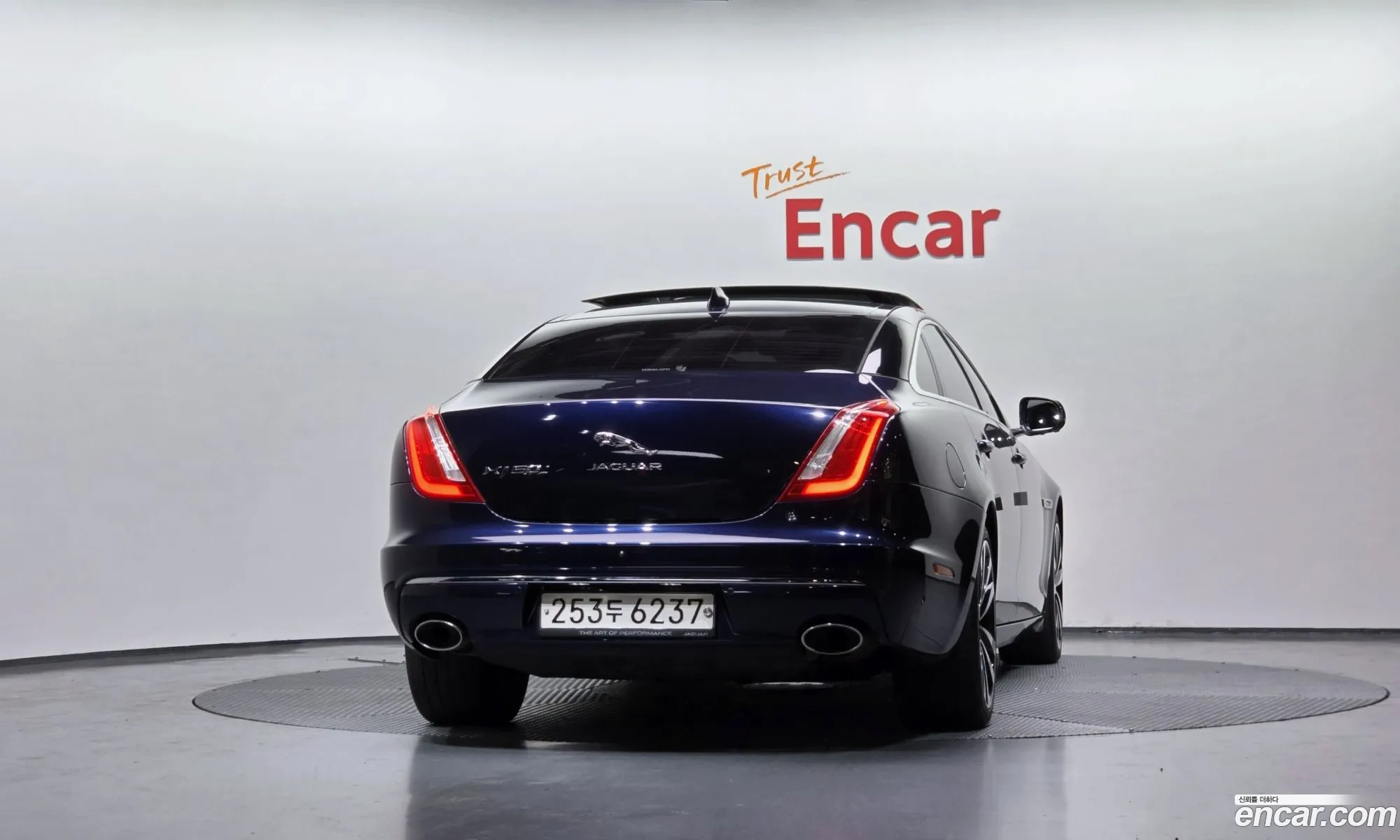 Jaguar XJ 2018 SAJAA22P5KNW17912 — 5