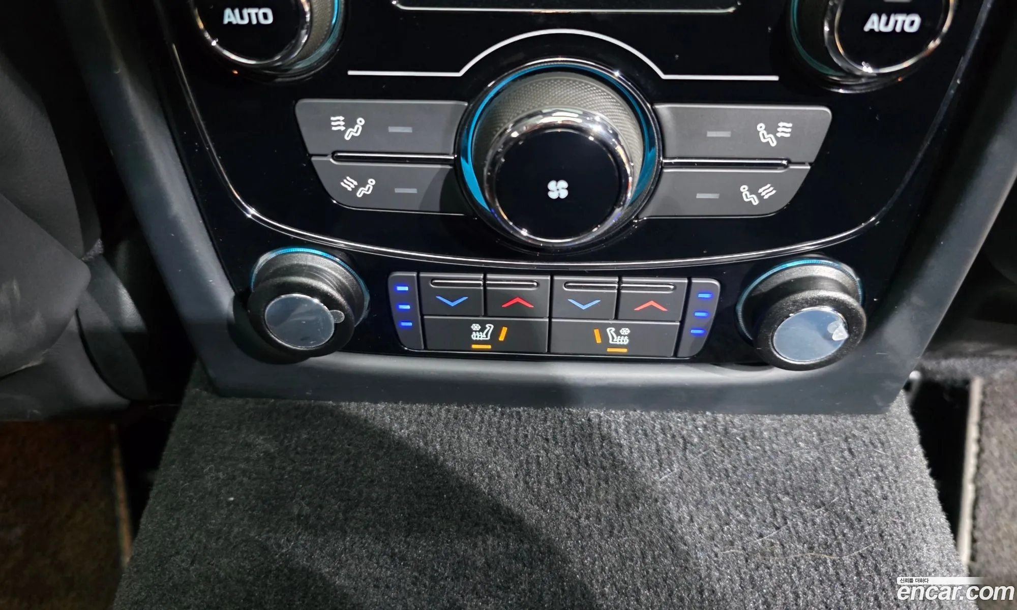 Jaguar XJ 2018 SAJAA22P5KNW17912 — 12