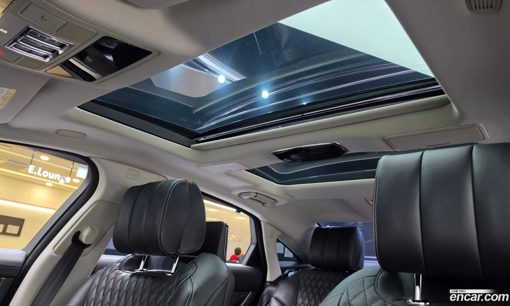 Jaguar XJ 2018 SAJAA22P5KNW17912 — 9