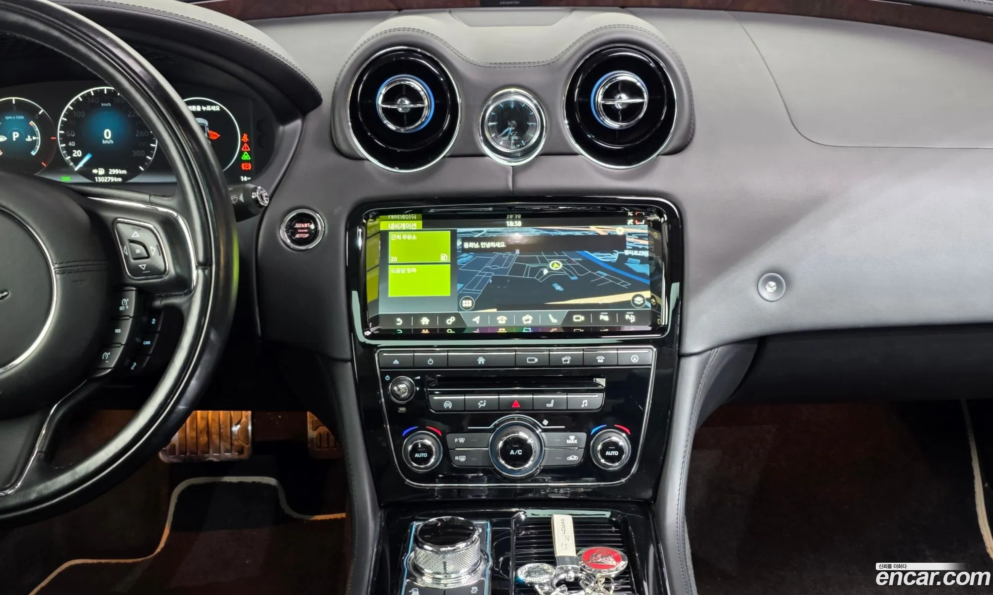Jaguar XJ 2018 SAJAA22P5KNW17912 — 17