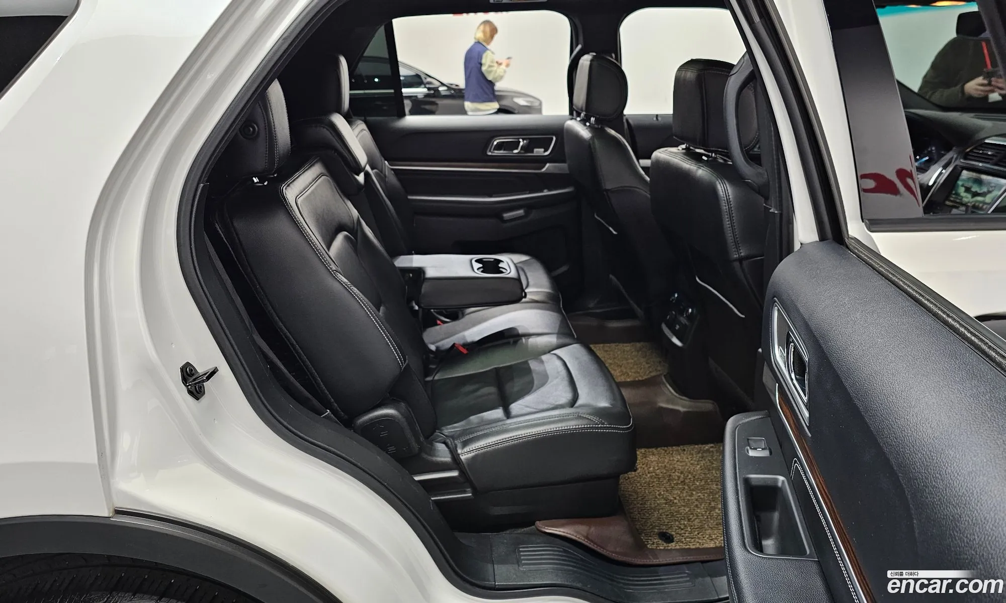 Ford Explorer 2016 1FM5K8FH5GGB24614 — 5