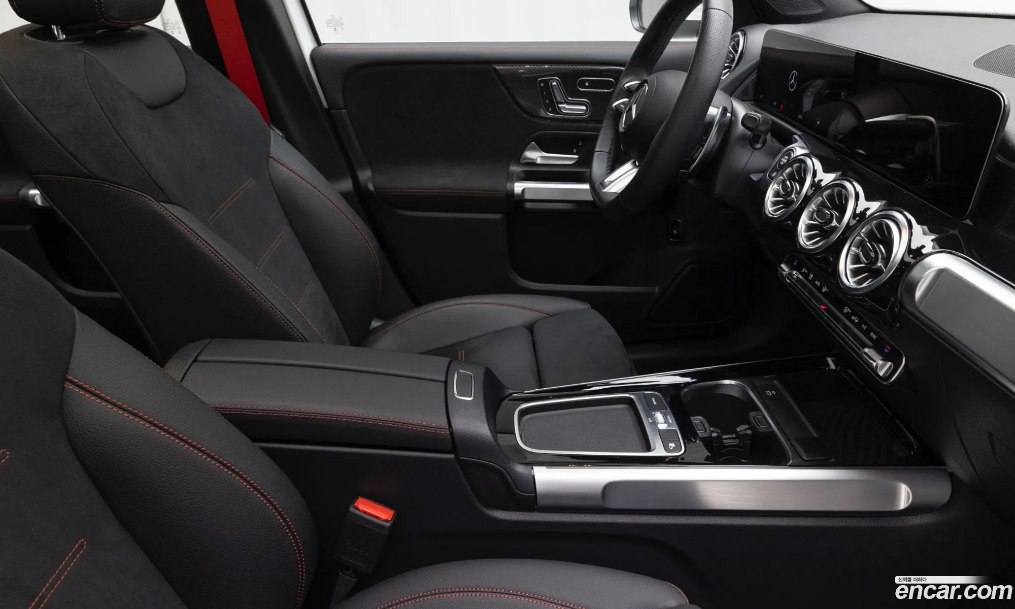 Mercedes-Benz GLB-Class X247 2025 — 13