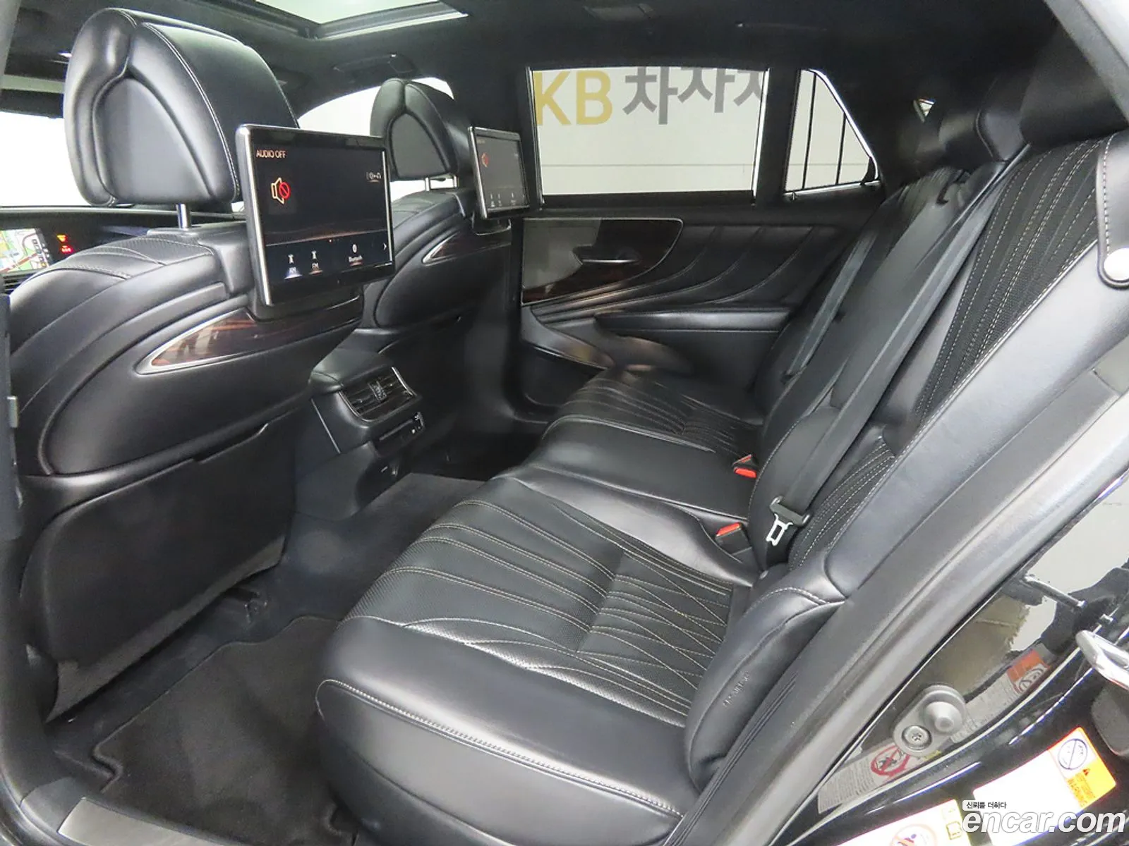 Lexus LS500h 2018 — 8