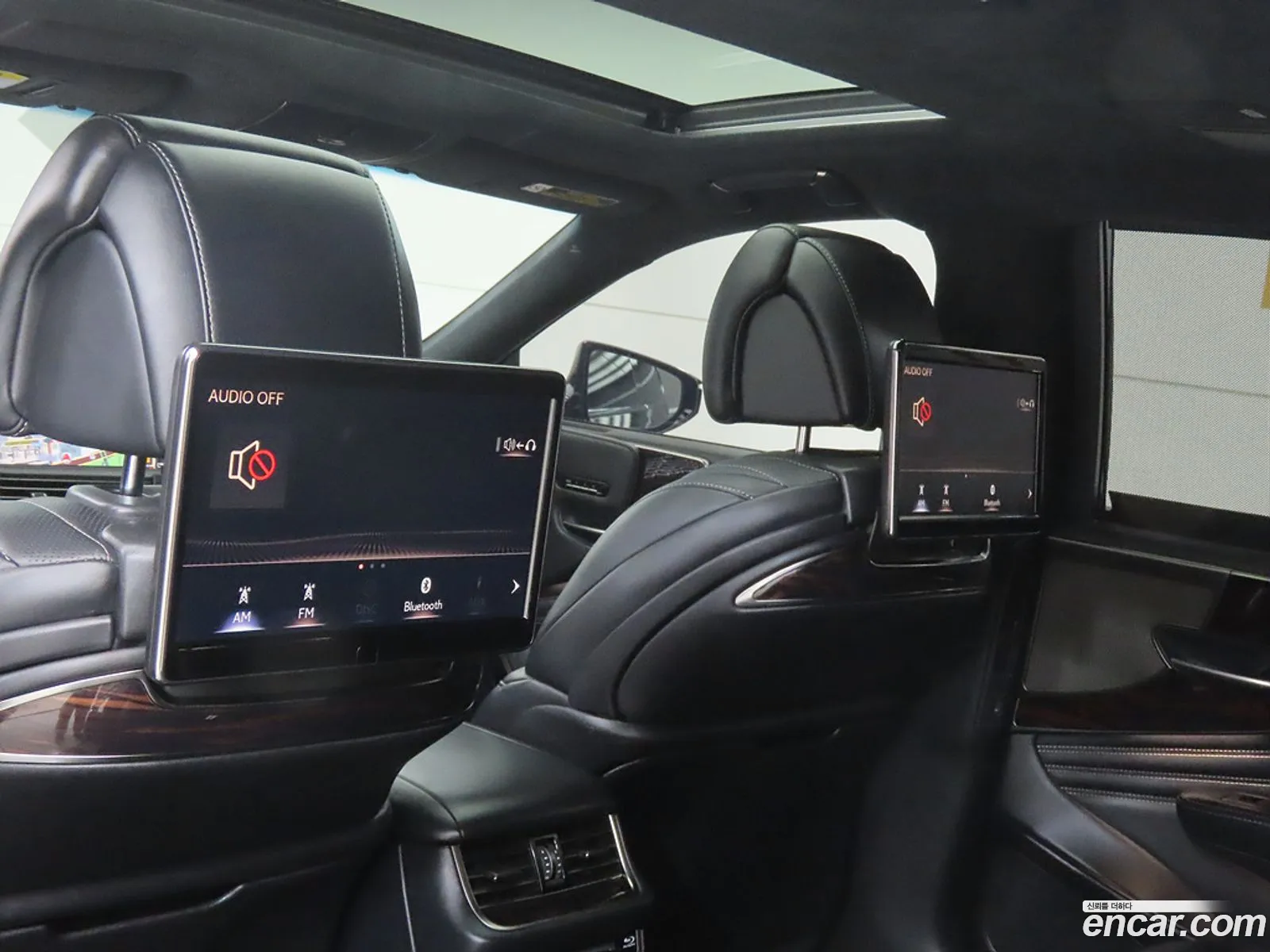Lexus LS500h 2018 — 19