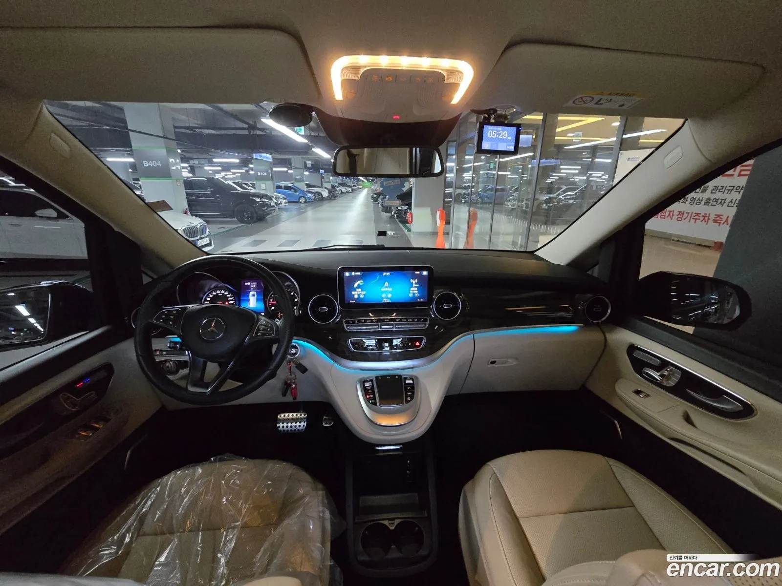 Mercedes-Benz V-Class 2022 — 12