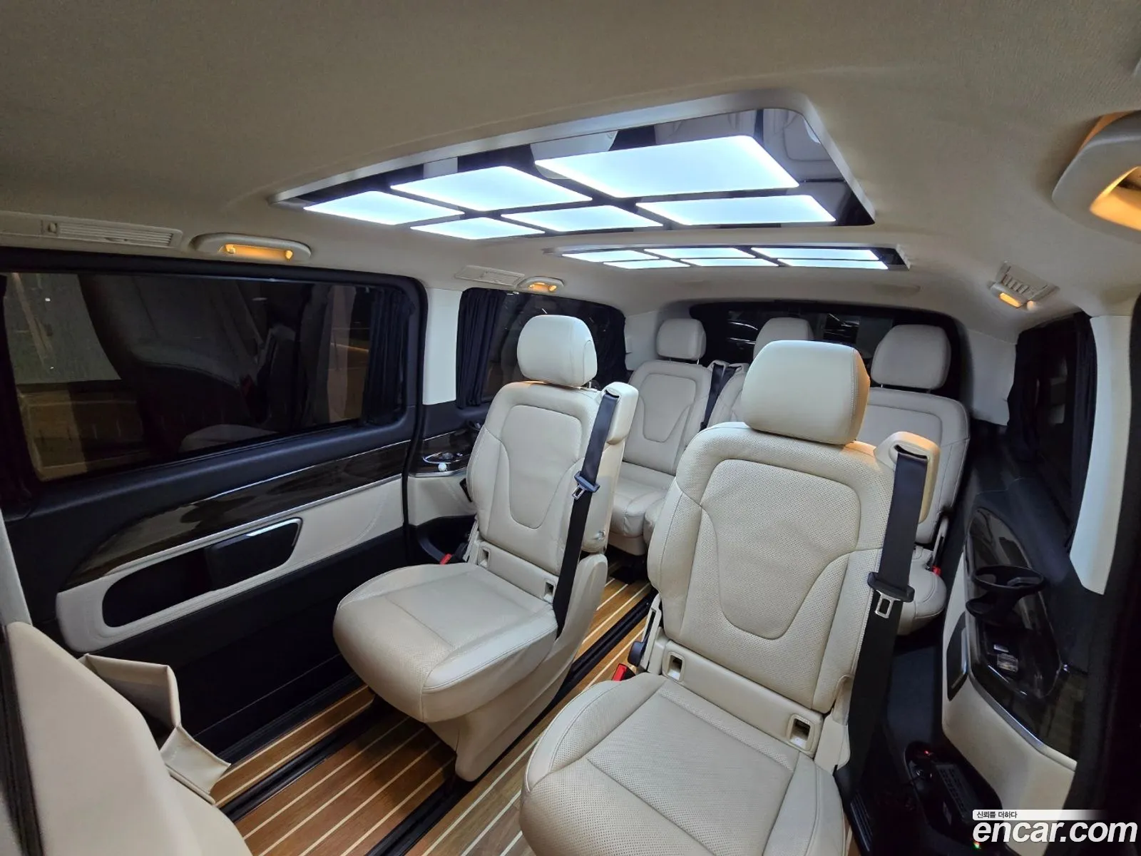 Mercedes-Benz V-Class 2022 — 4