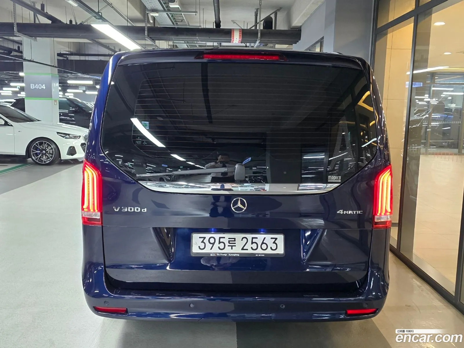Mercedes-Benz V-Class 2022 — 10