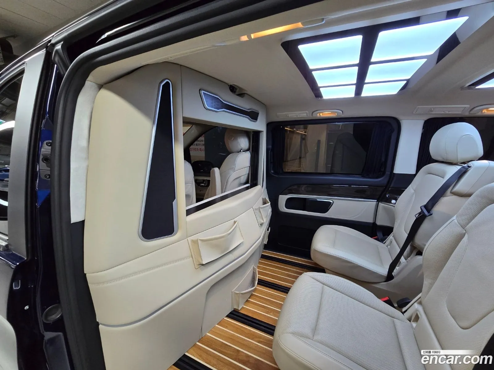 Mercedes-Benz V-Class 2022 — 13