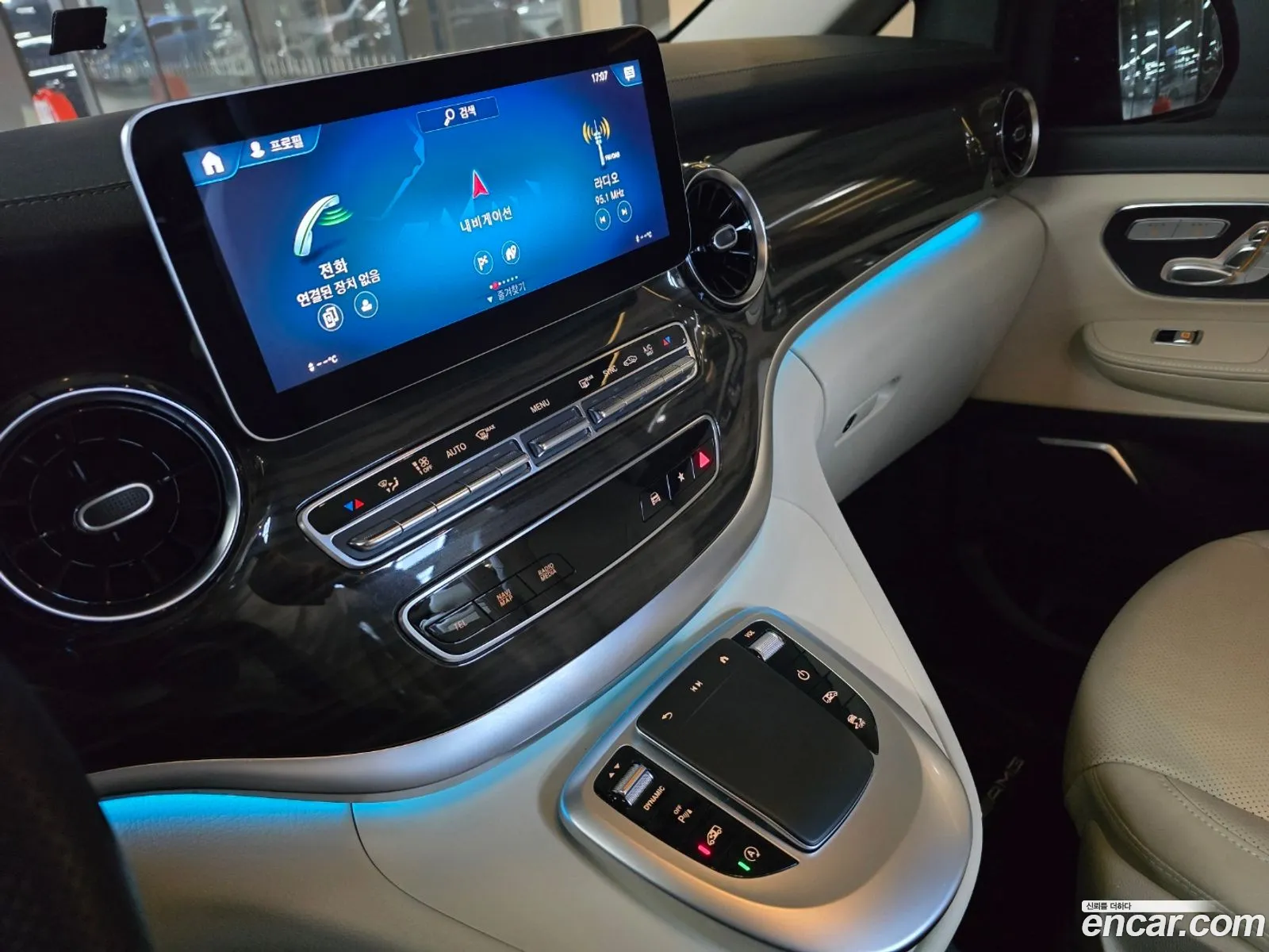 Mercedes-Benz V-Class 2022 — 19