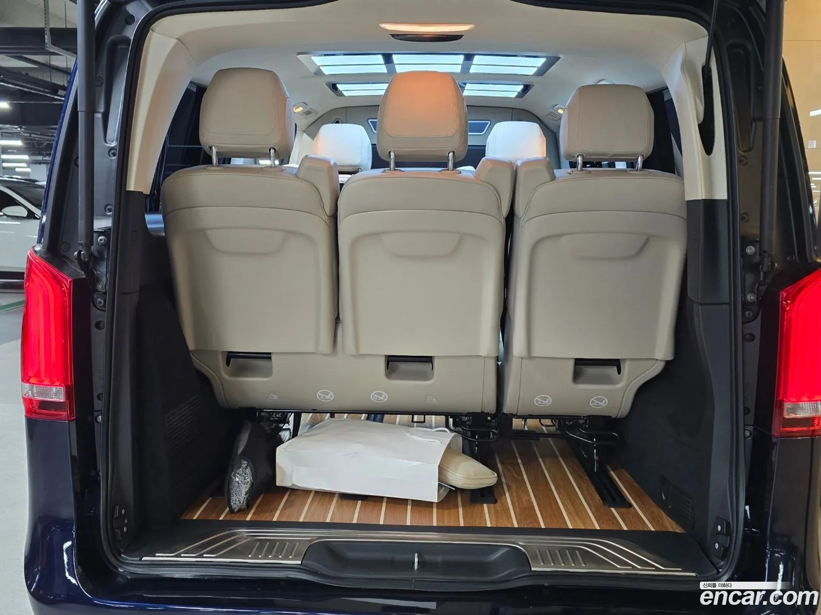 Mercedes-Benz V-Class 2022 — 16