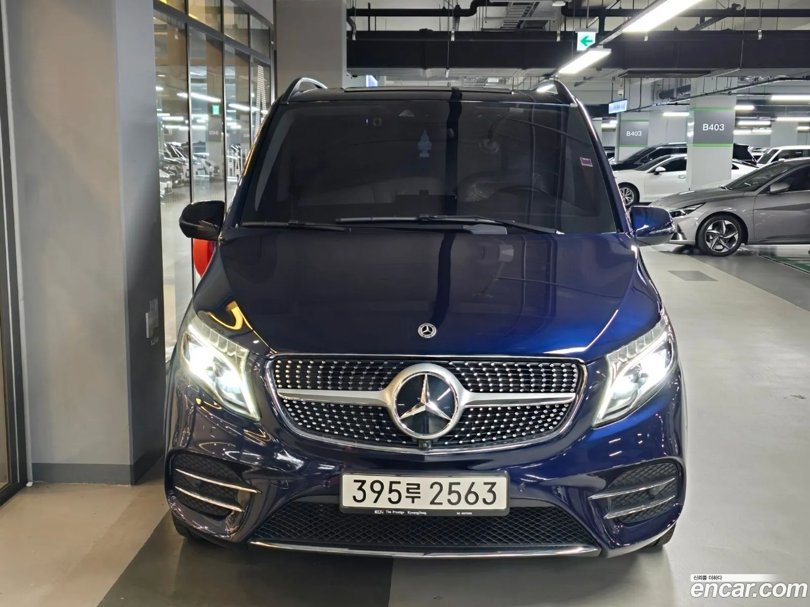 Mercedes-Benz V-Class 2022 — 18