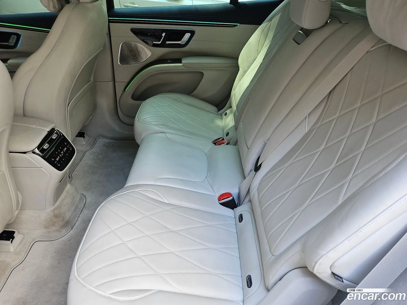 Mercedes-Benz EQS SUV X296 2023 — 12
