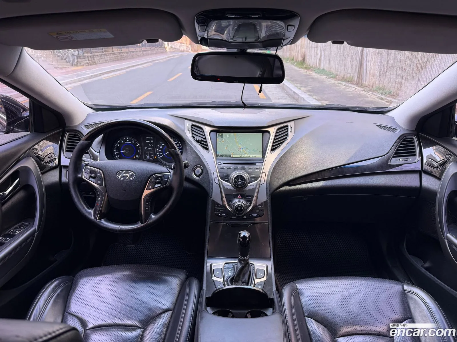 Hyundai Grandeur HG 2013 — 17