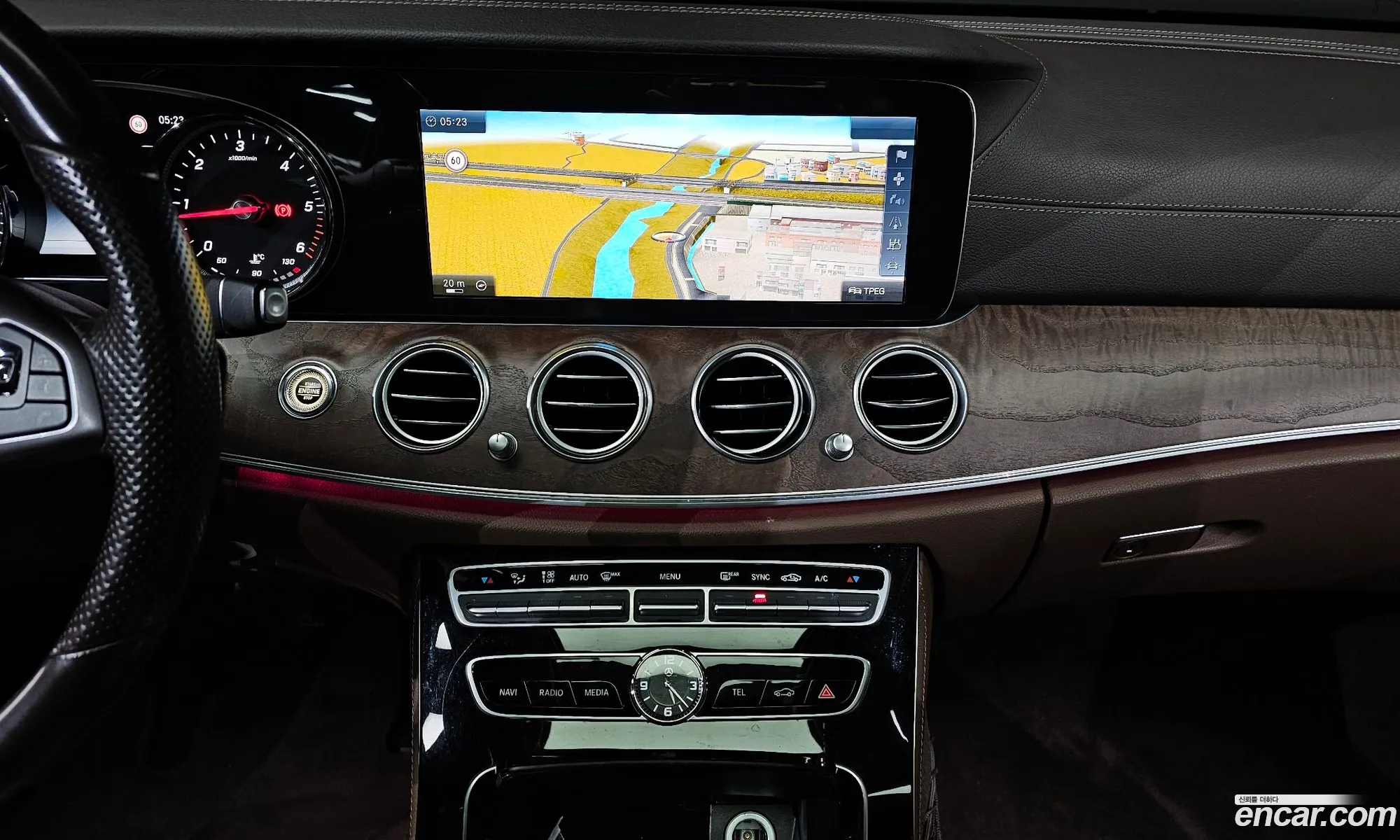 Mercedes-Benz E-Class W213 2016 WDDZF0EB8HA108653 — 2