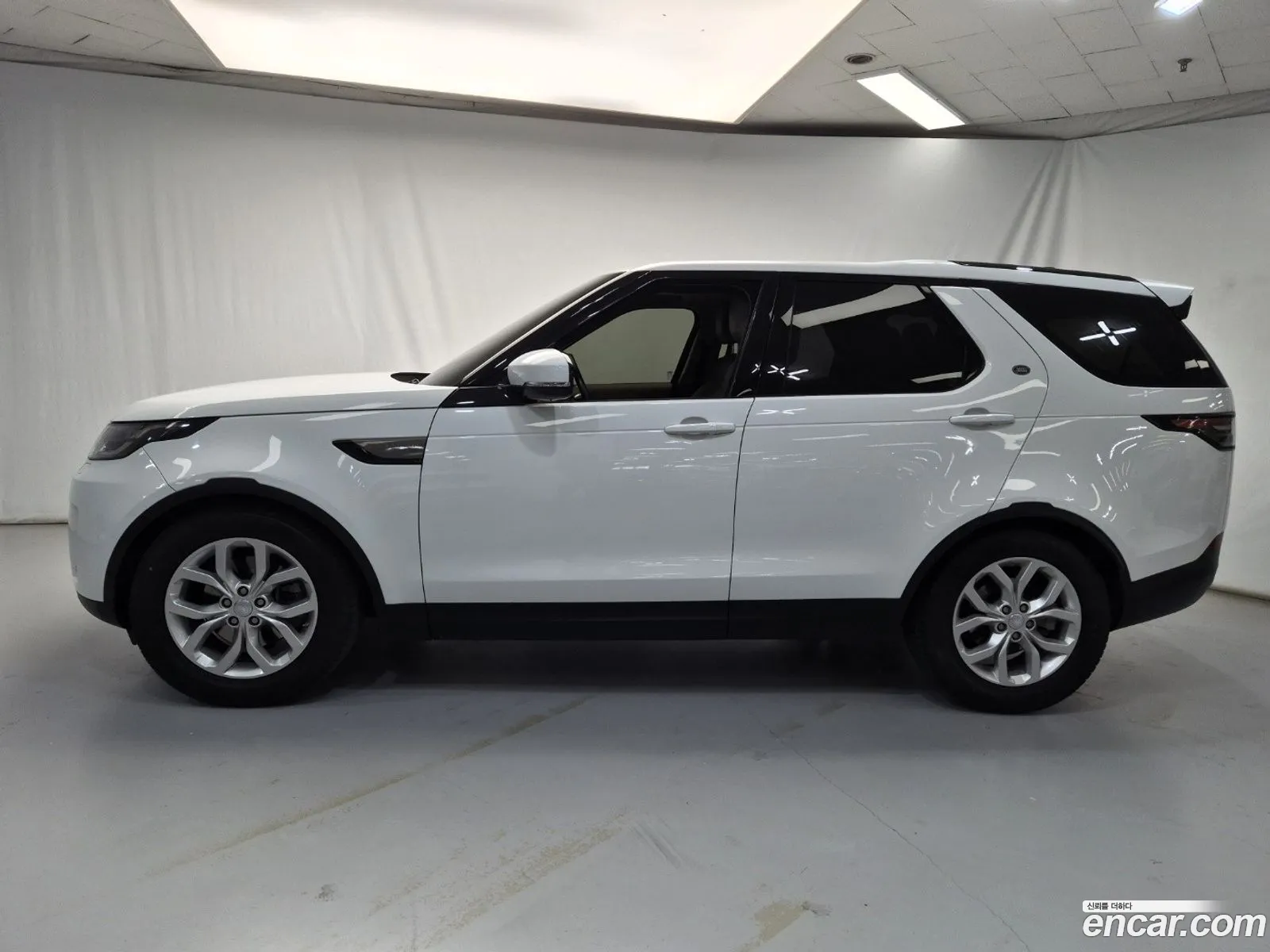 Land Rover Discovery 5 2020 — 17